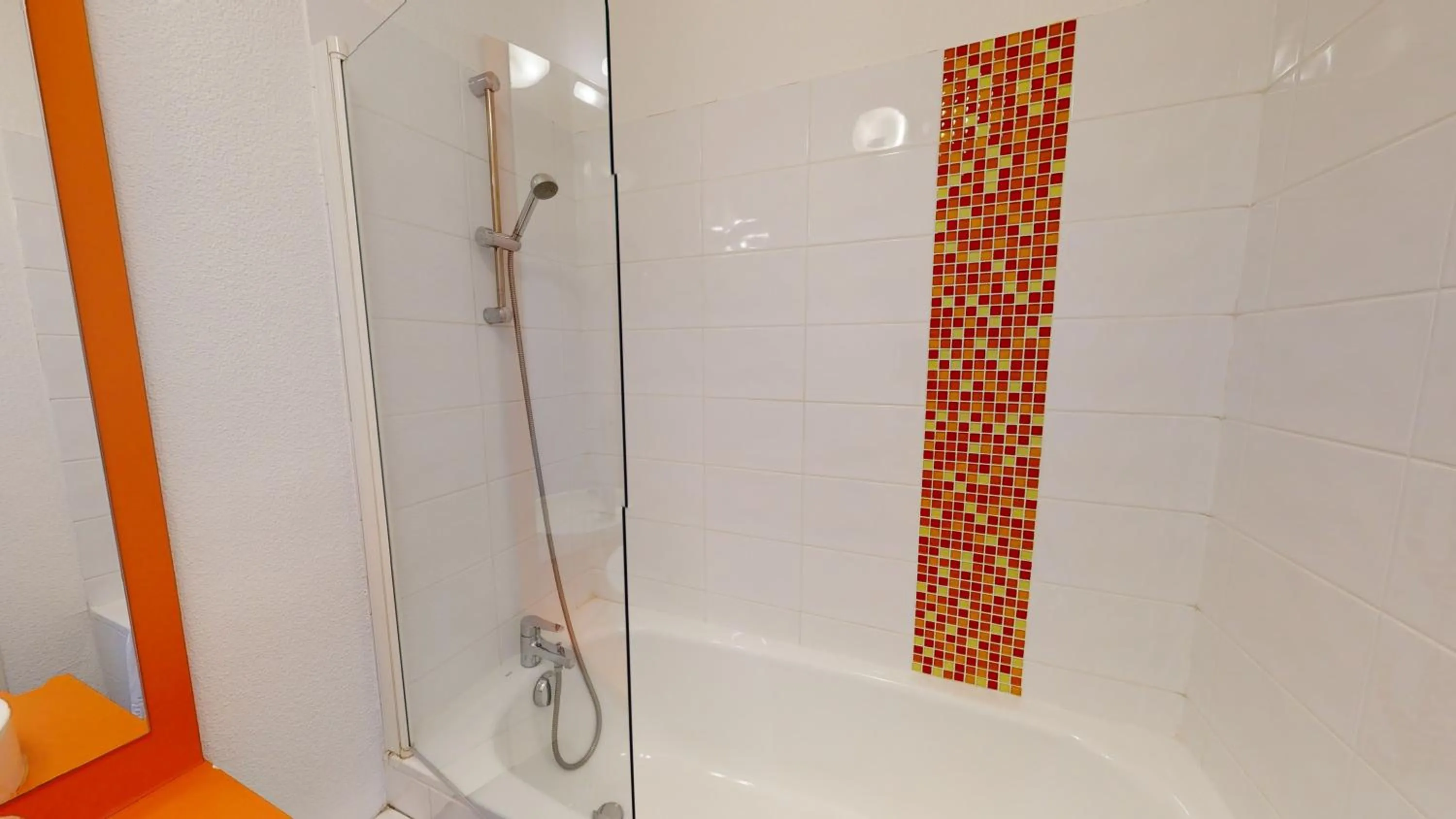 Bathroom in Alezan Hôtel & Résidence