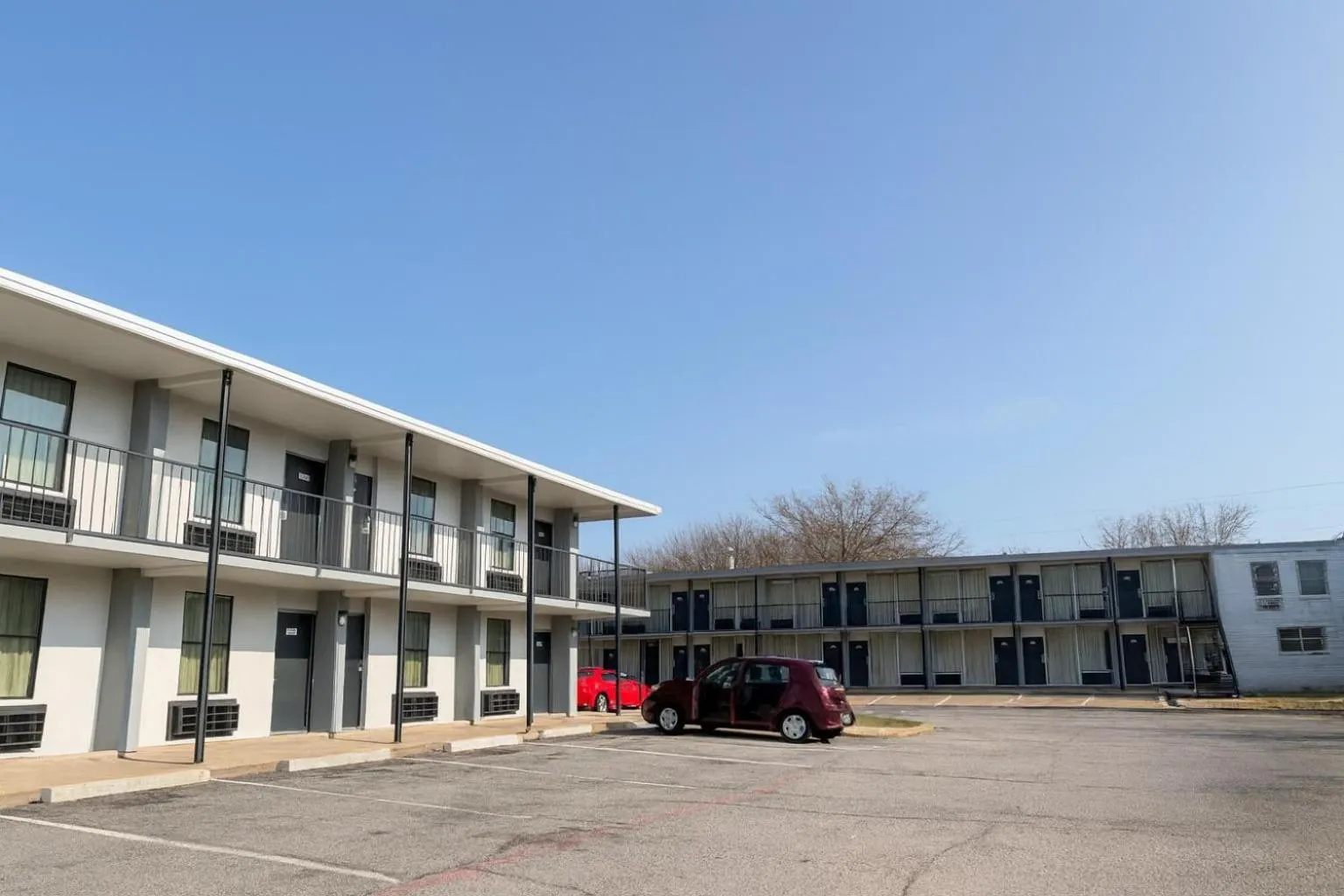 Property building in Motel 6 Sherman, TX
