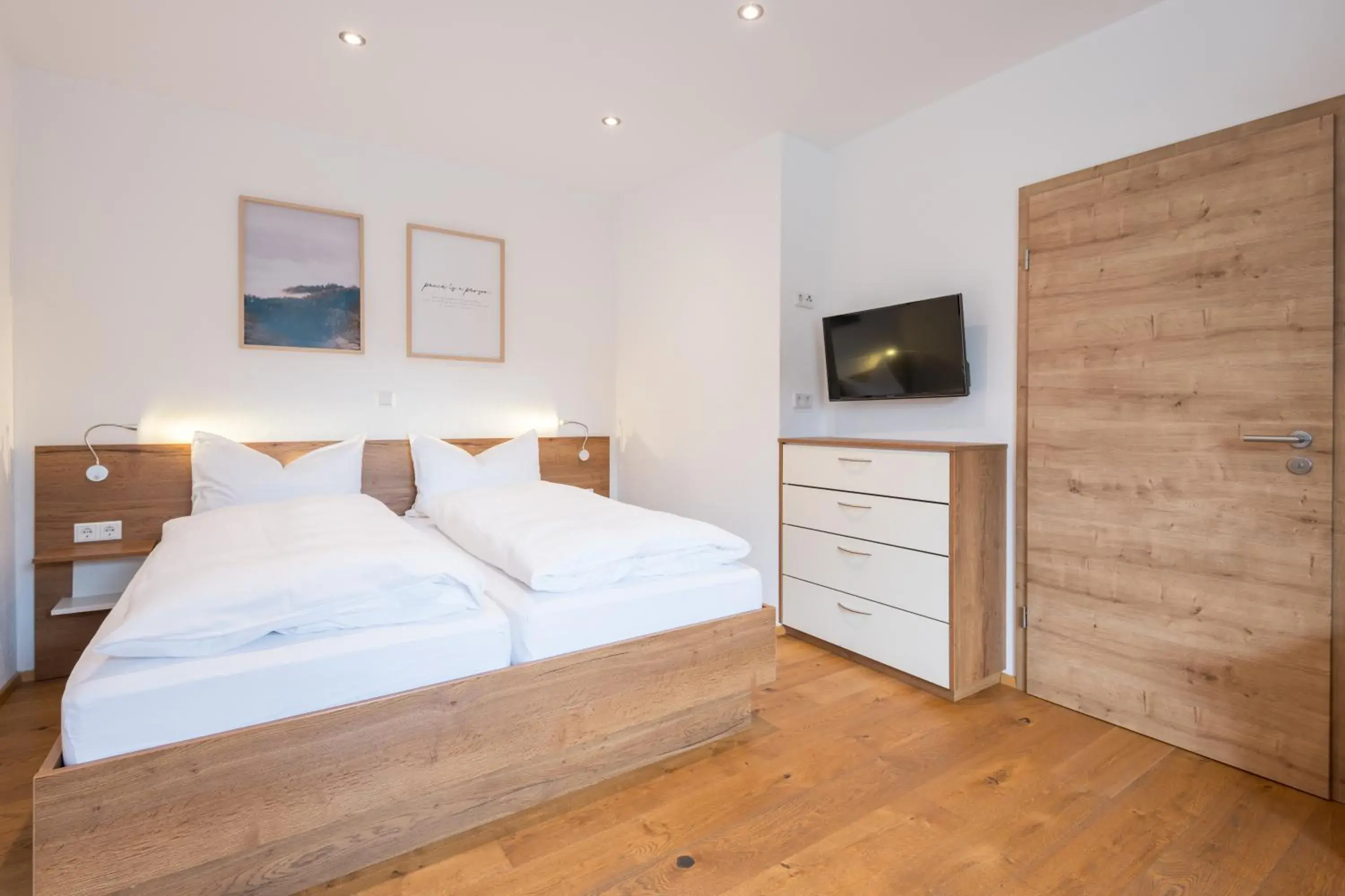 Deluxe Double Room with Shower - single occupancy in Pension Zum Schrammel Deluxe Double Room with Shower - single occupancy in Pension Zum Schrammel