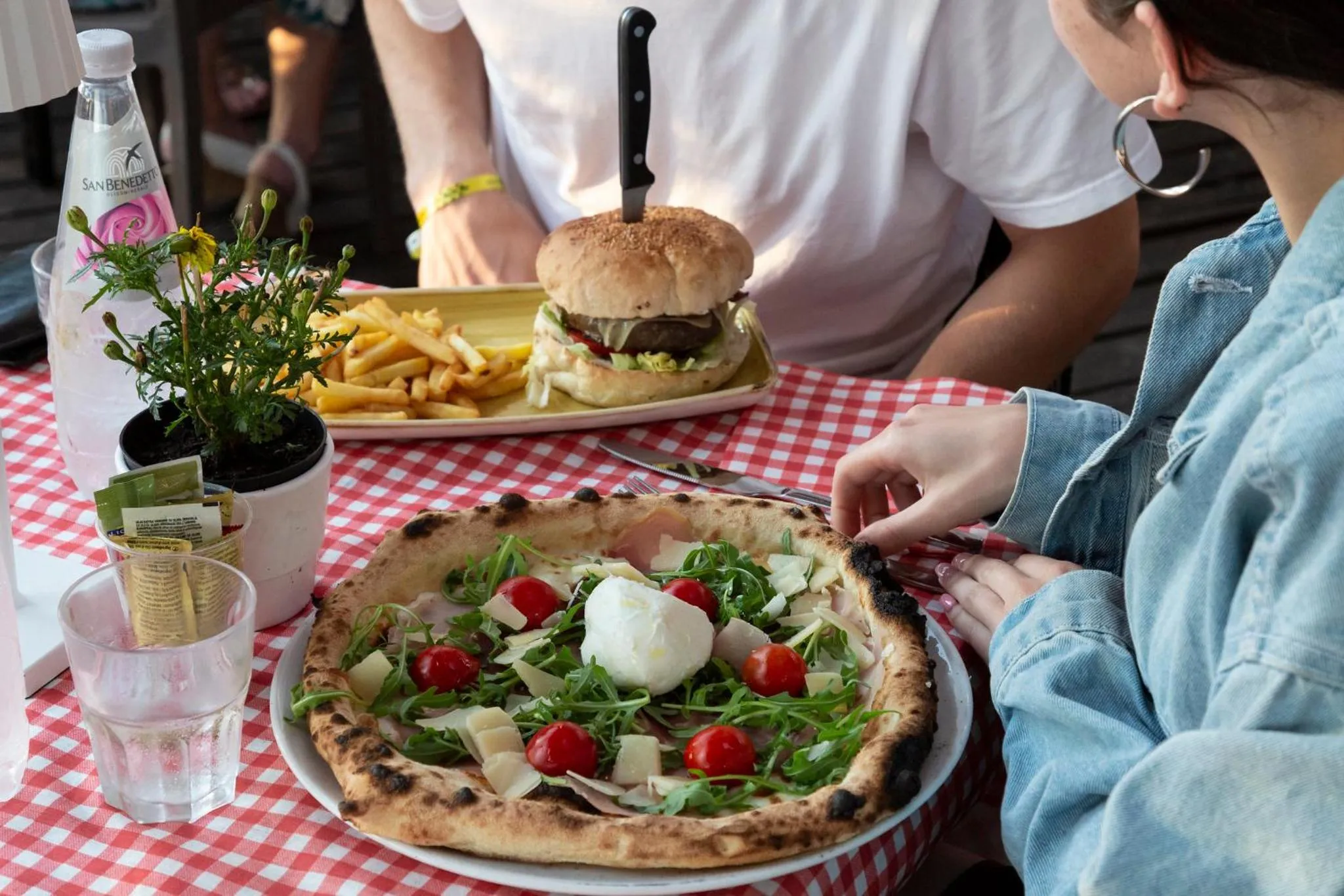 Restaurant/places to eat in Fabulous village