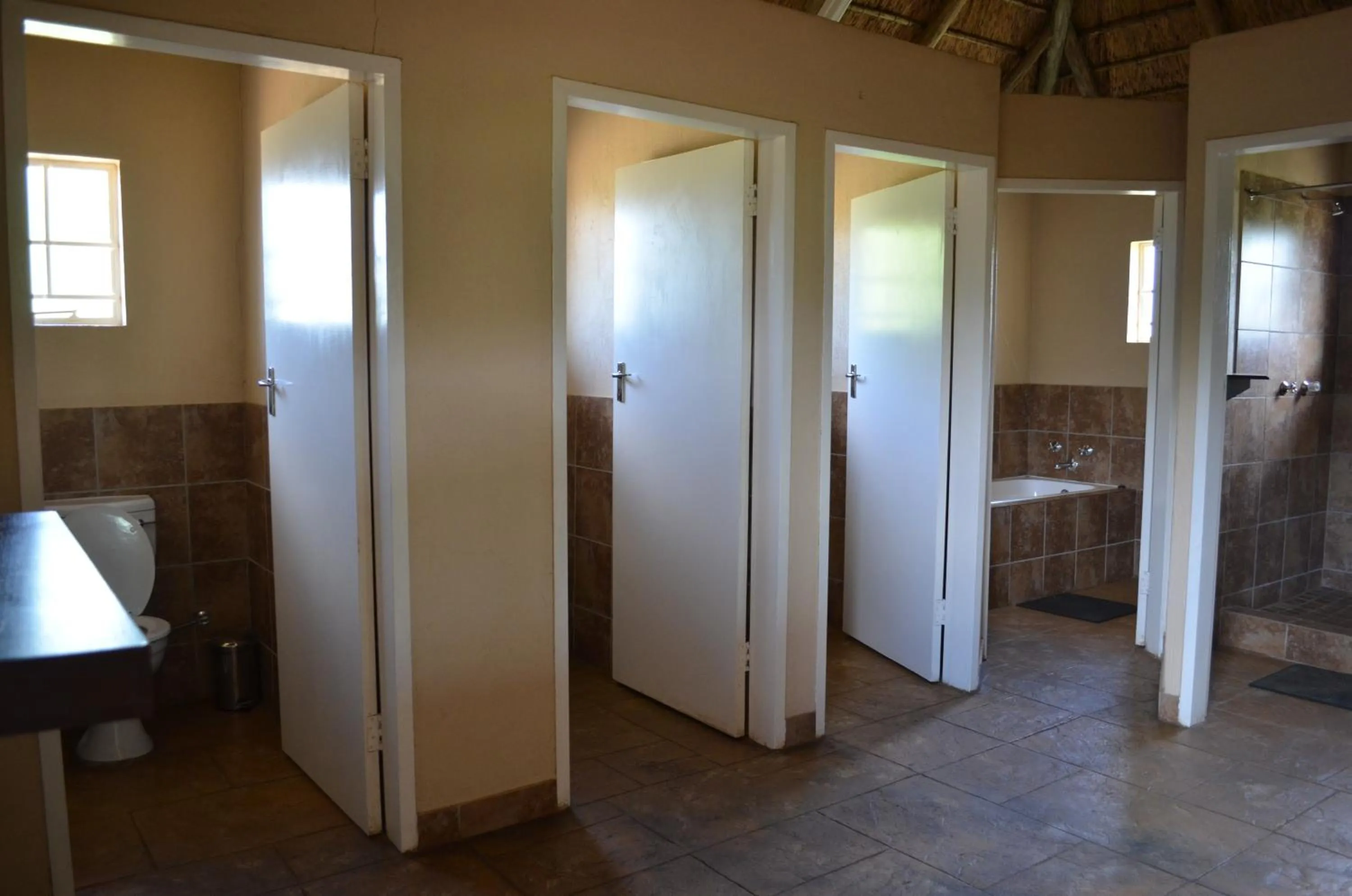 Shower in Tava Lingwe Game Lodge & Wedding Venue
