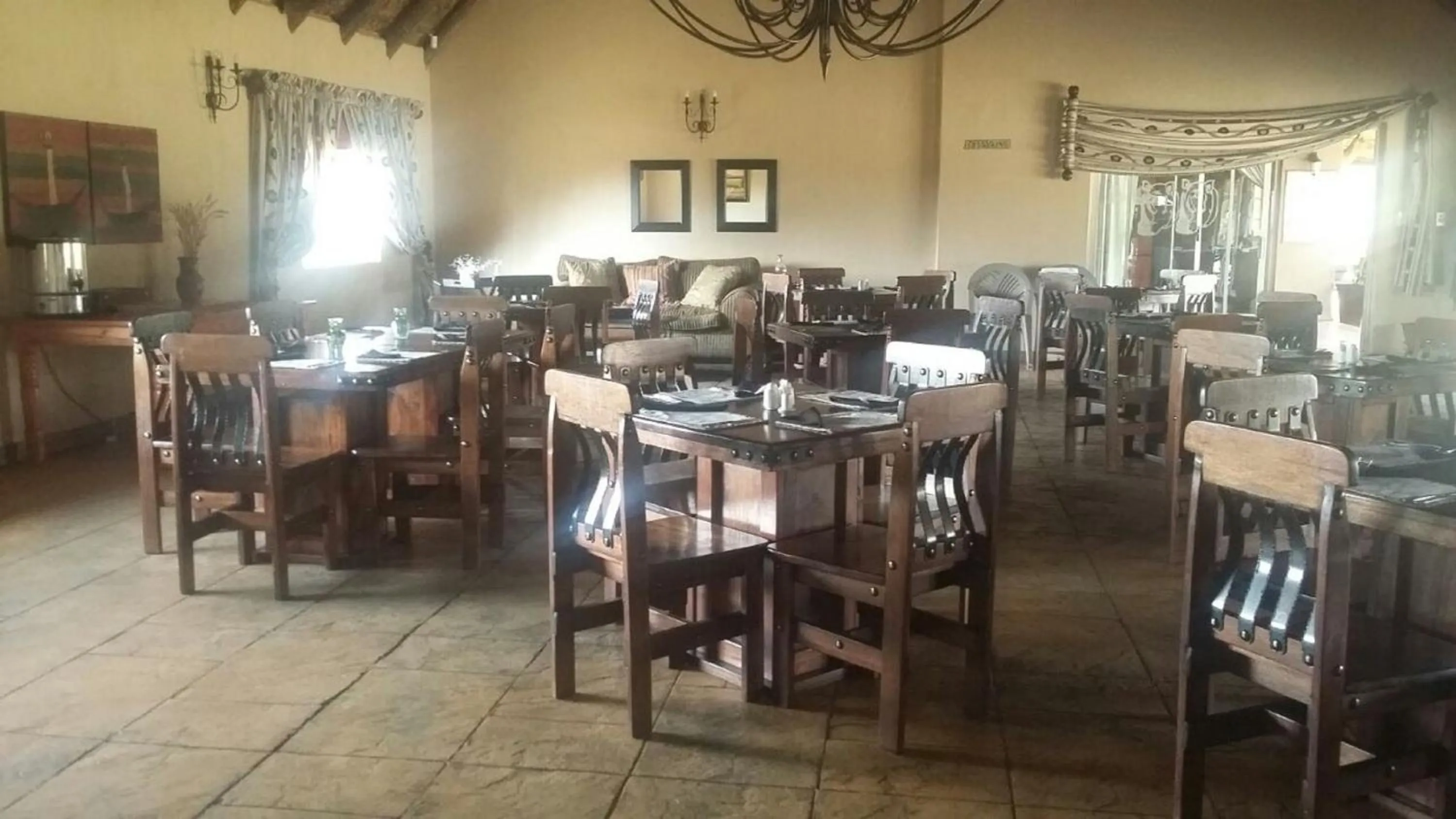 Restaurant/places to eat in Tava Lingwe Game Lodge & Wedding Venue
