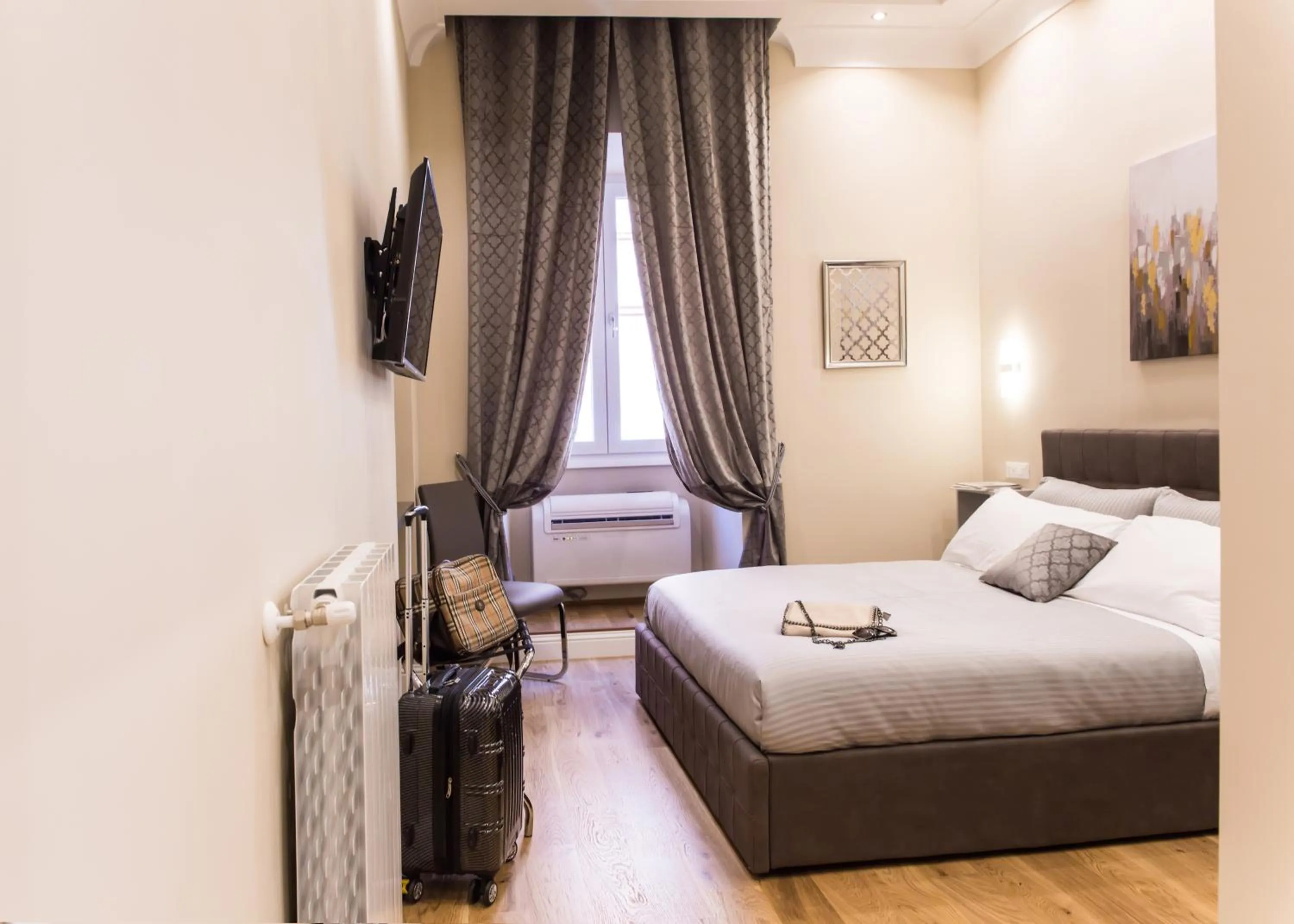 Coffee/tea facilities, Bed in Nazionale Palace Suites