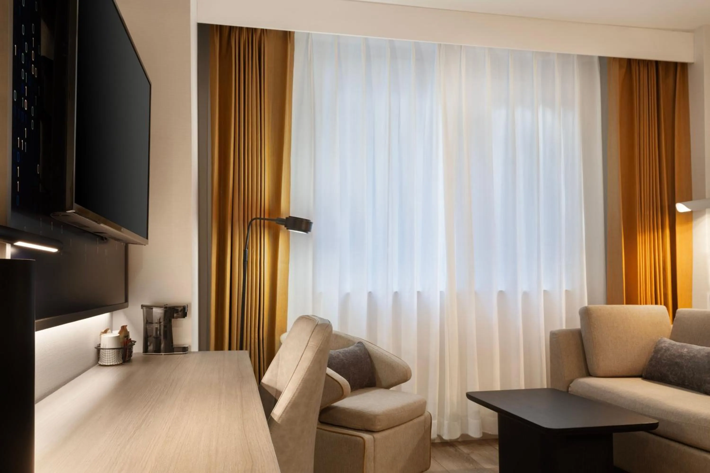 Photo of the whole room in Courtyard by Marriott New York Manhattan / Soho