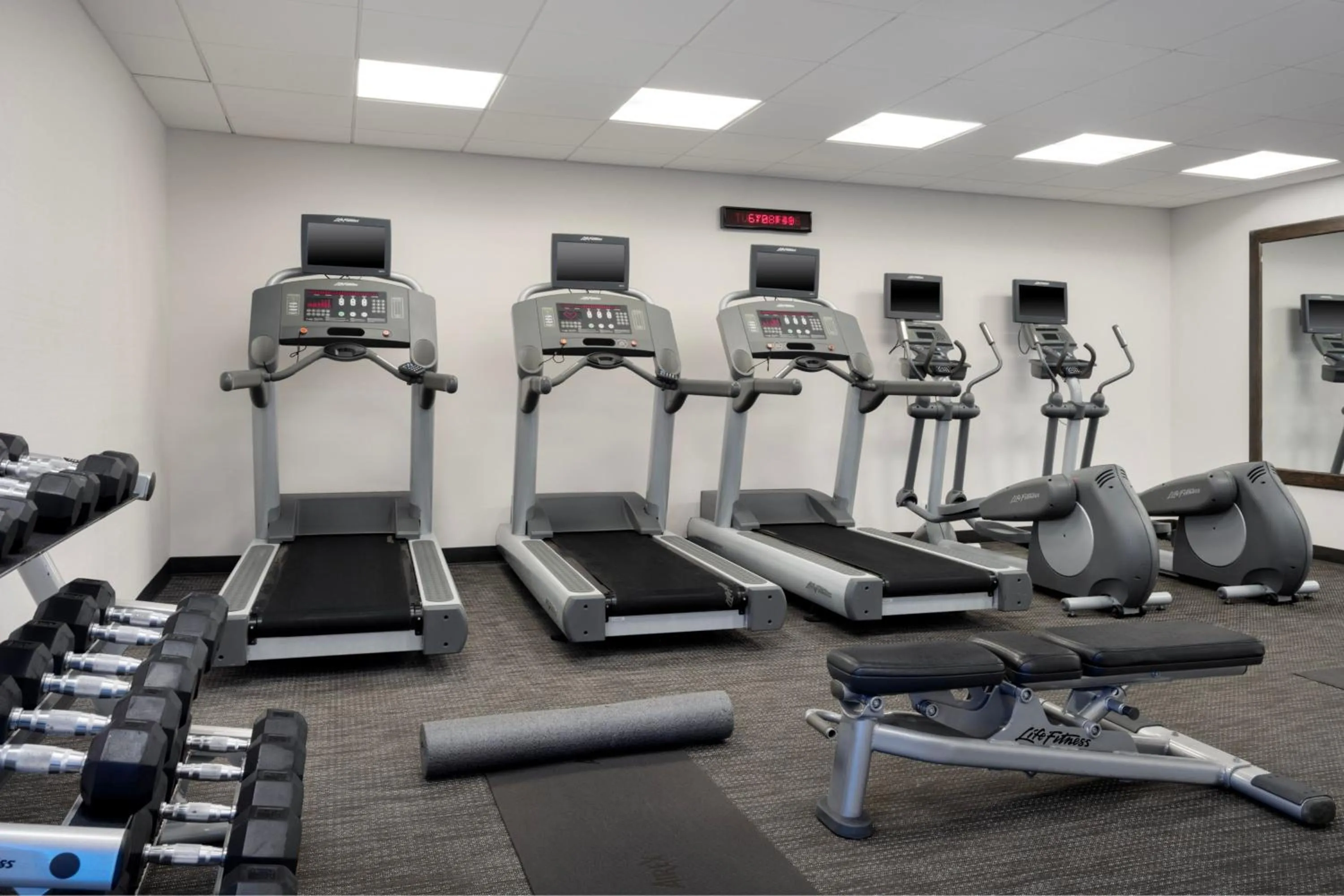 Fitness centre/facilities in Courtyard by Marriott New York Manhattan / Soho