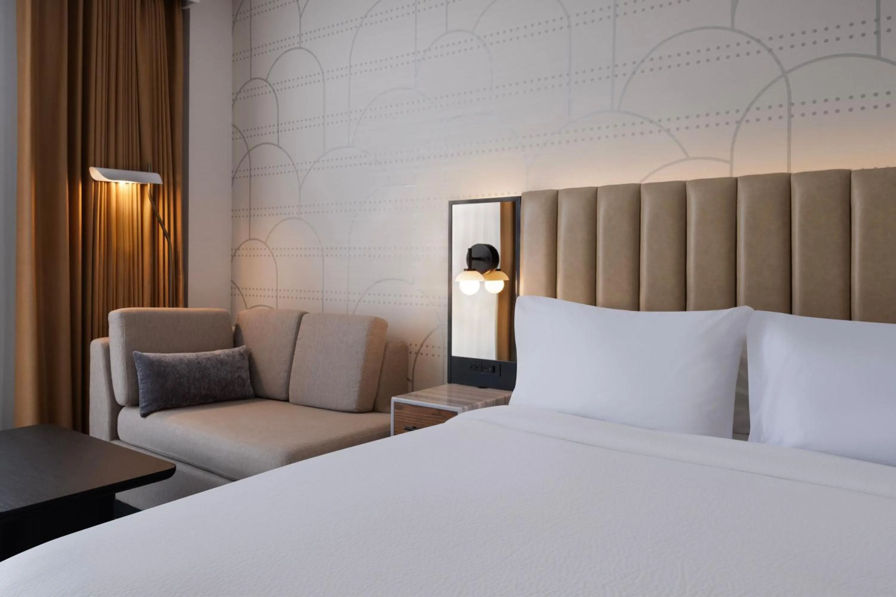 Photo of the whole room, Bed in Courtyard by Marriott New York Manhattan / Soho