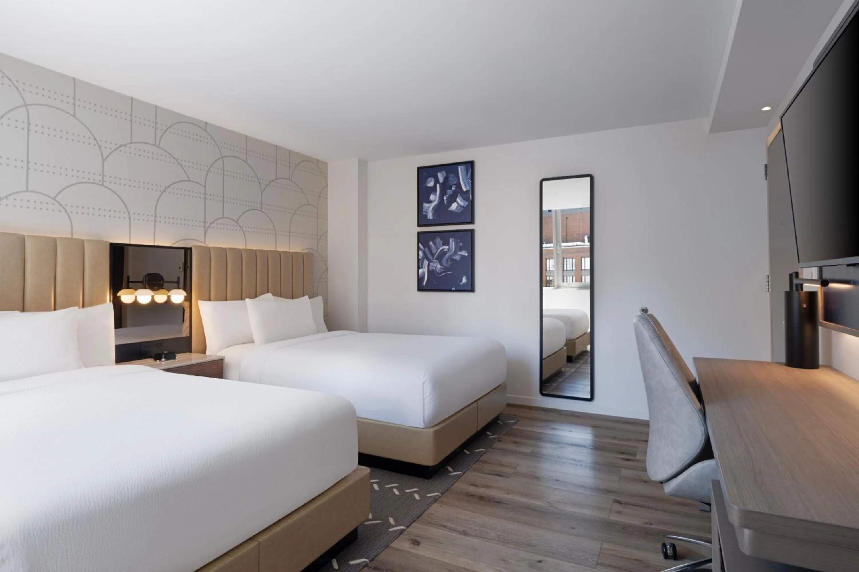 Photo of the whole room, Bed in Courtyard by Marriott New York Manhattan / Soho