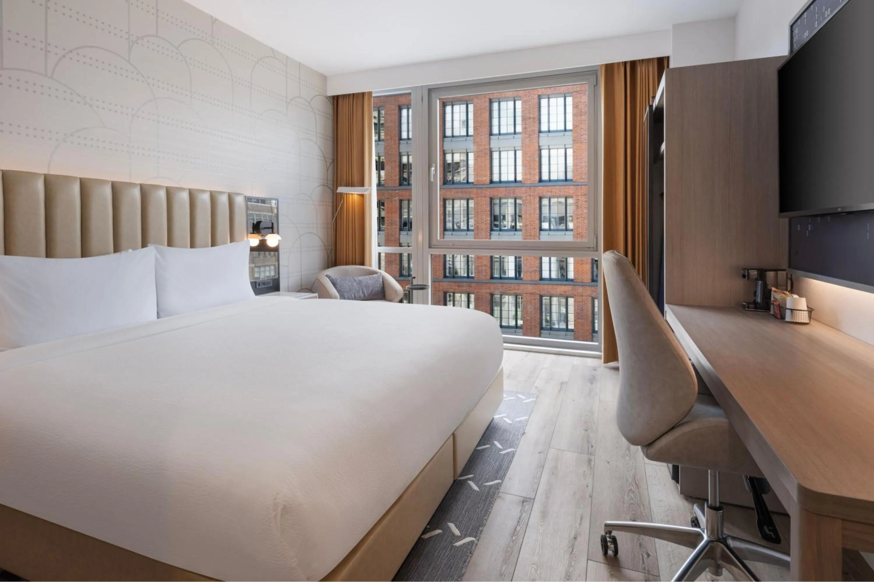 Photo of the whole room, Bed in Courtyard by Marriott New York Manhattan / Soho