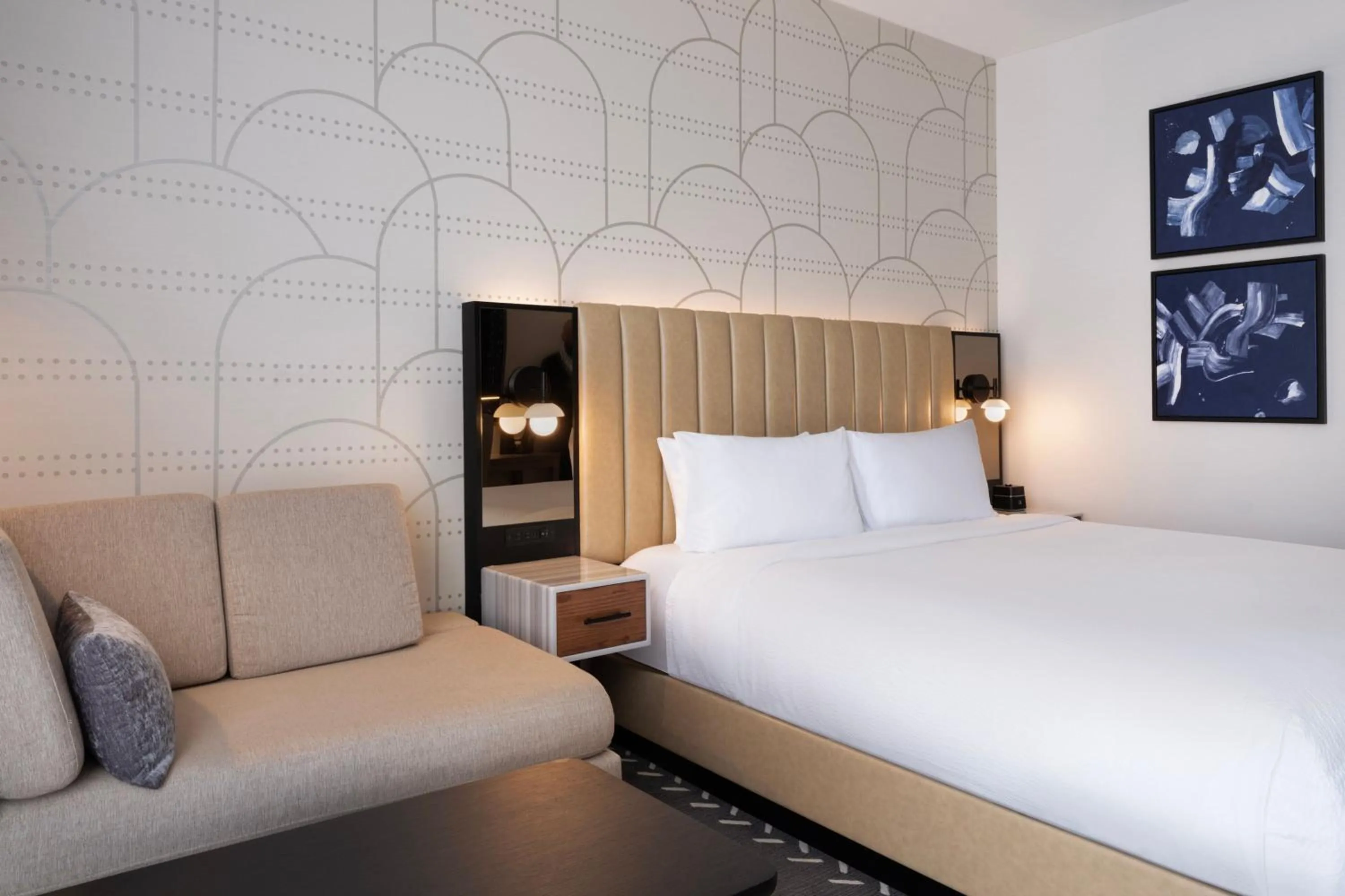 Photo of the whole room, Bed in Courtyard by Marriott New York Manhattan / Soho