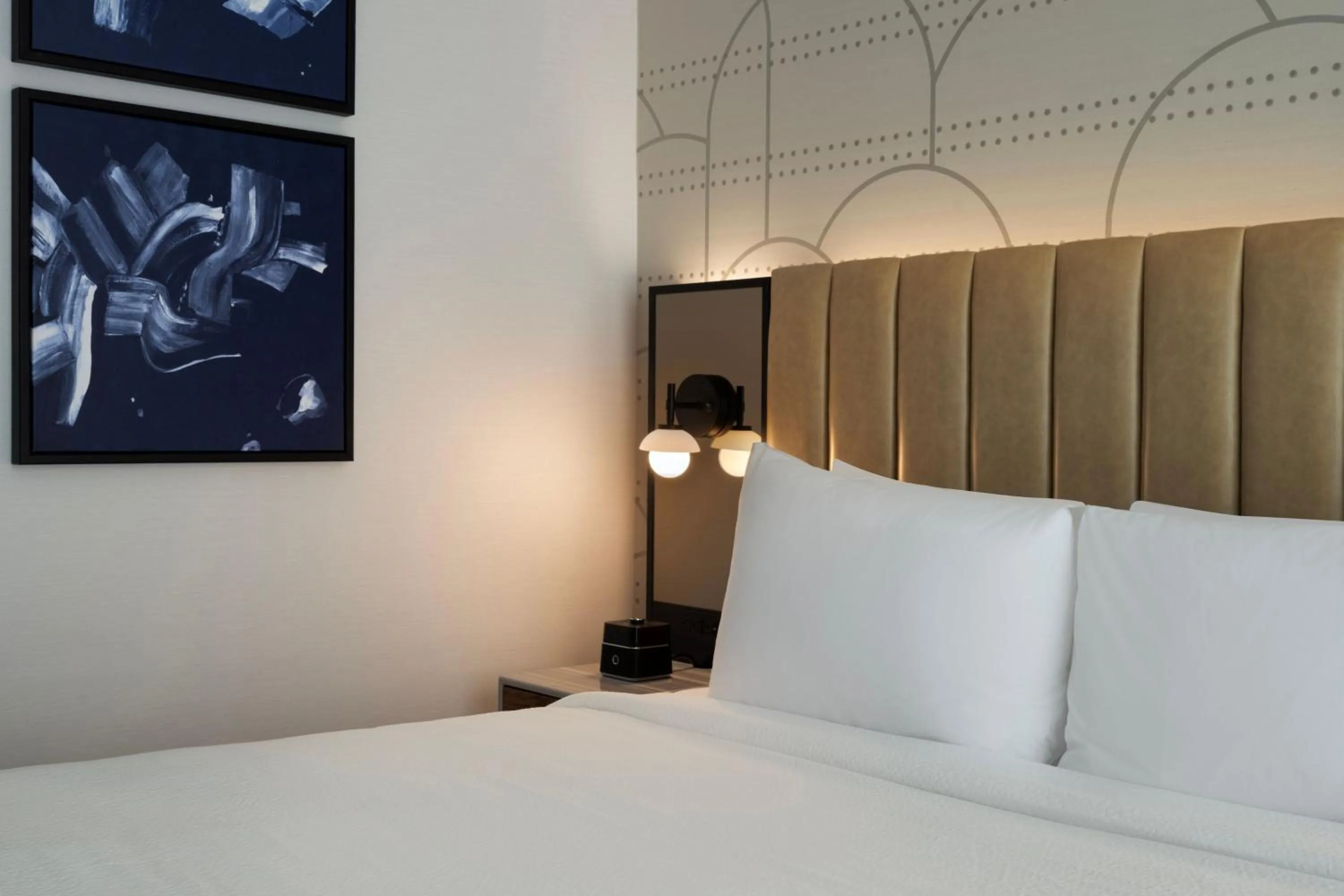 Photo of the whole room, Bed in Courtyard by Marriott New York Manhattan / Soho