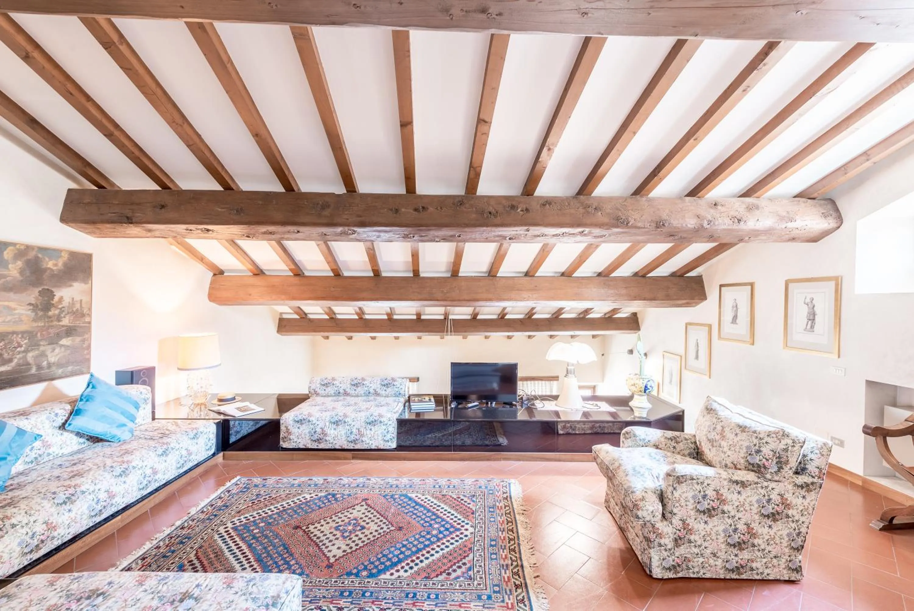 Living room, Bed in Prestige Signoria by Mmega