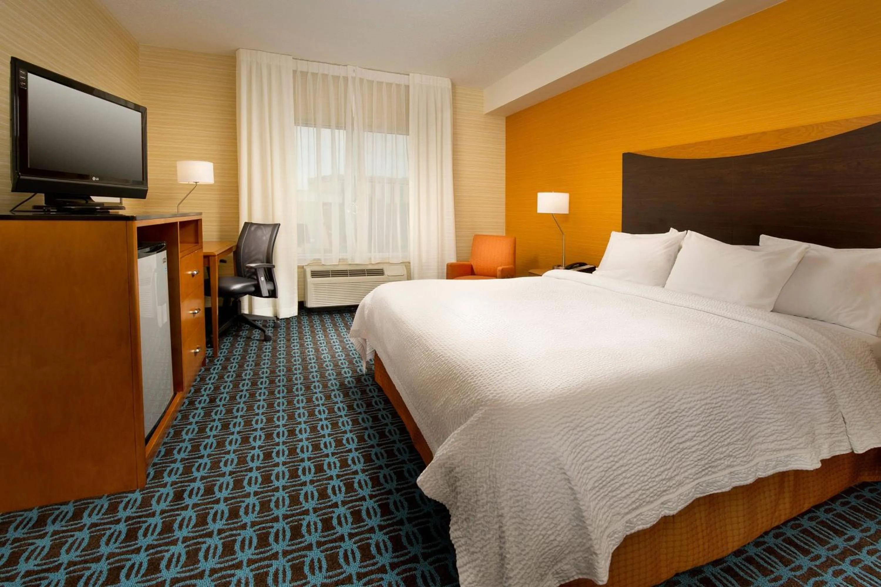 Bed in Fairfield Inn & Suites Germantown Gaithersburg