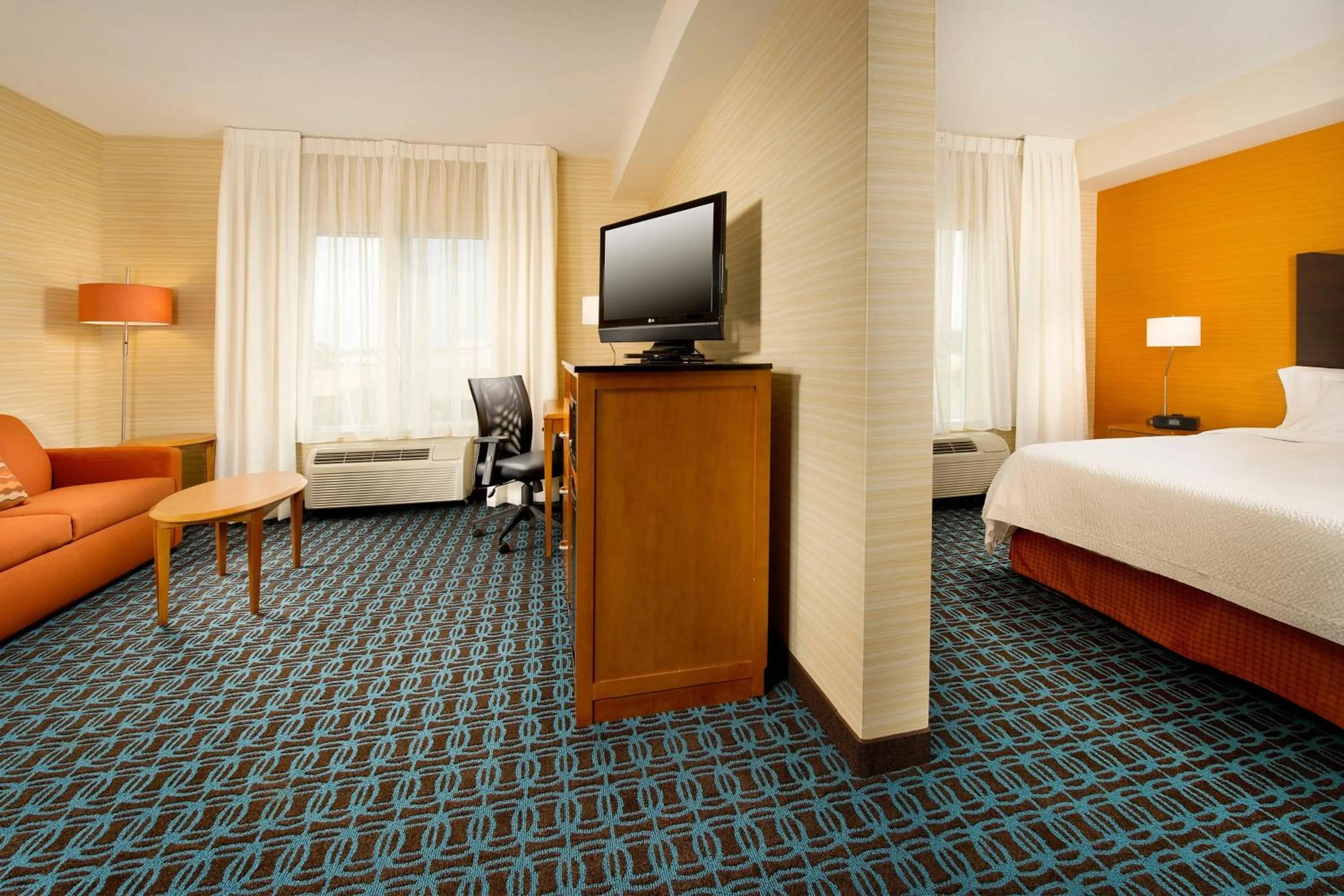 Bed in Fairfield Inn & Suites Germantown Gaithersburg