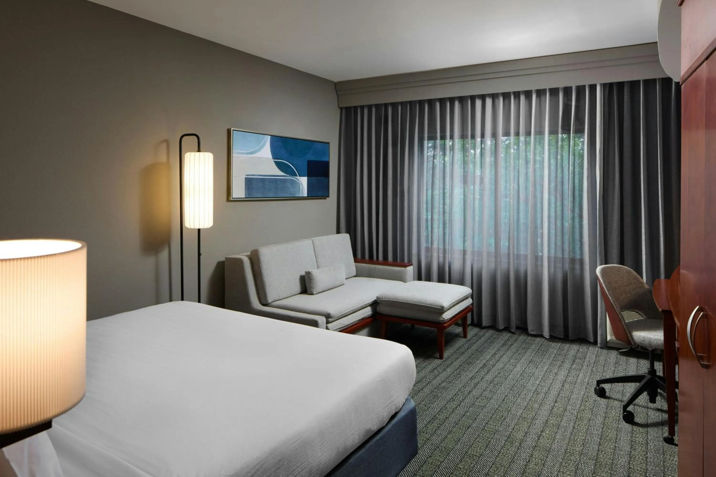 Photo of the whole room, Bed in Courtyard by Marriott Waldorf