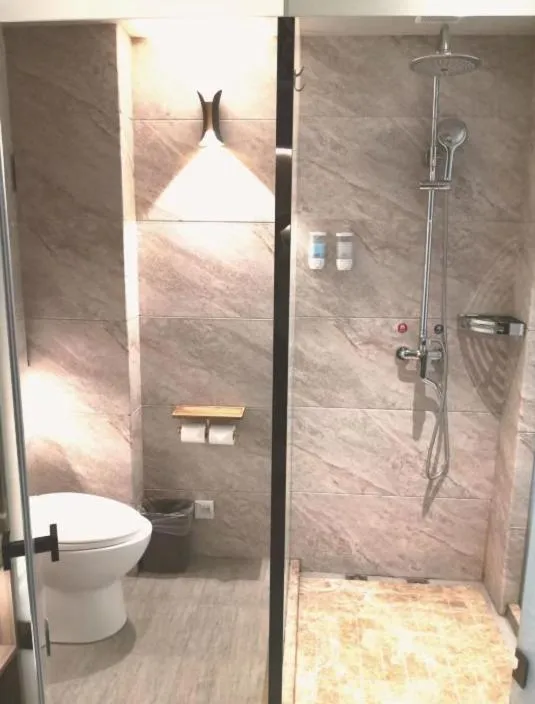 Jinan Yuquan Simpson Hotel