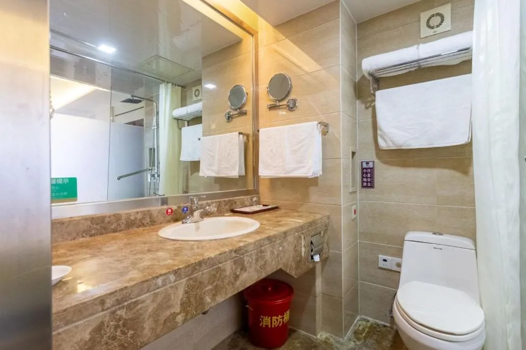 Jinan Yuquan Simpson Hotel