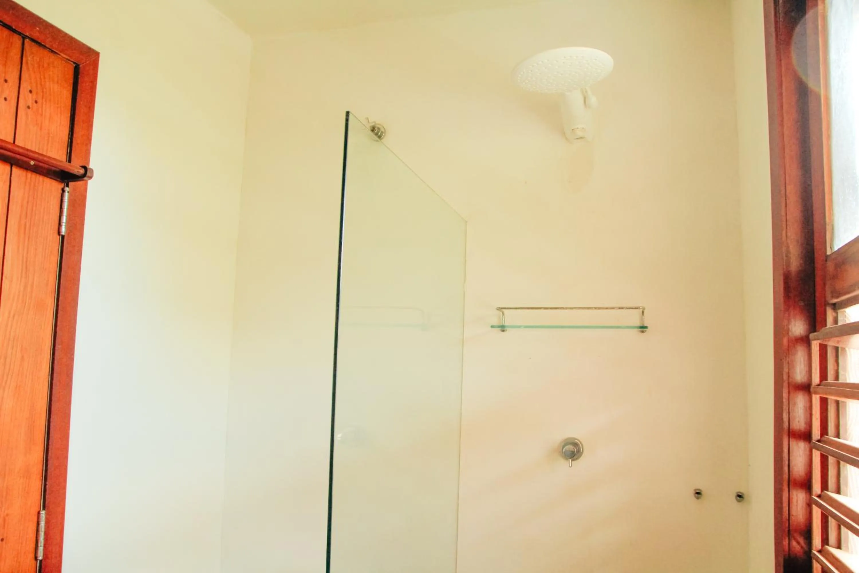 Shower in Pipa Panorama Aparthotel