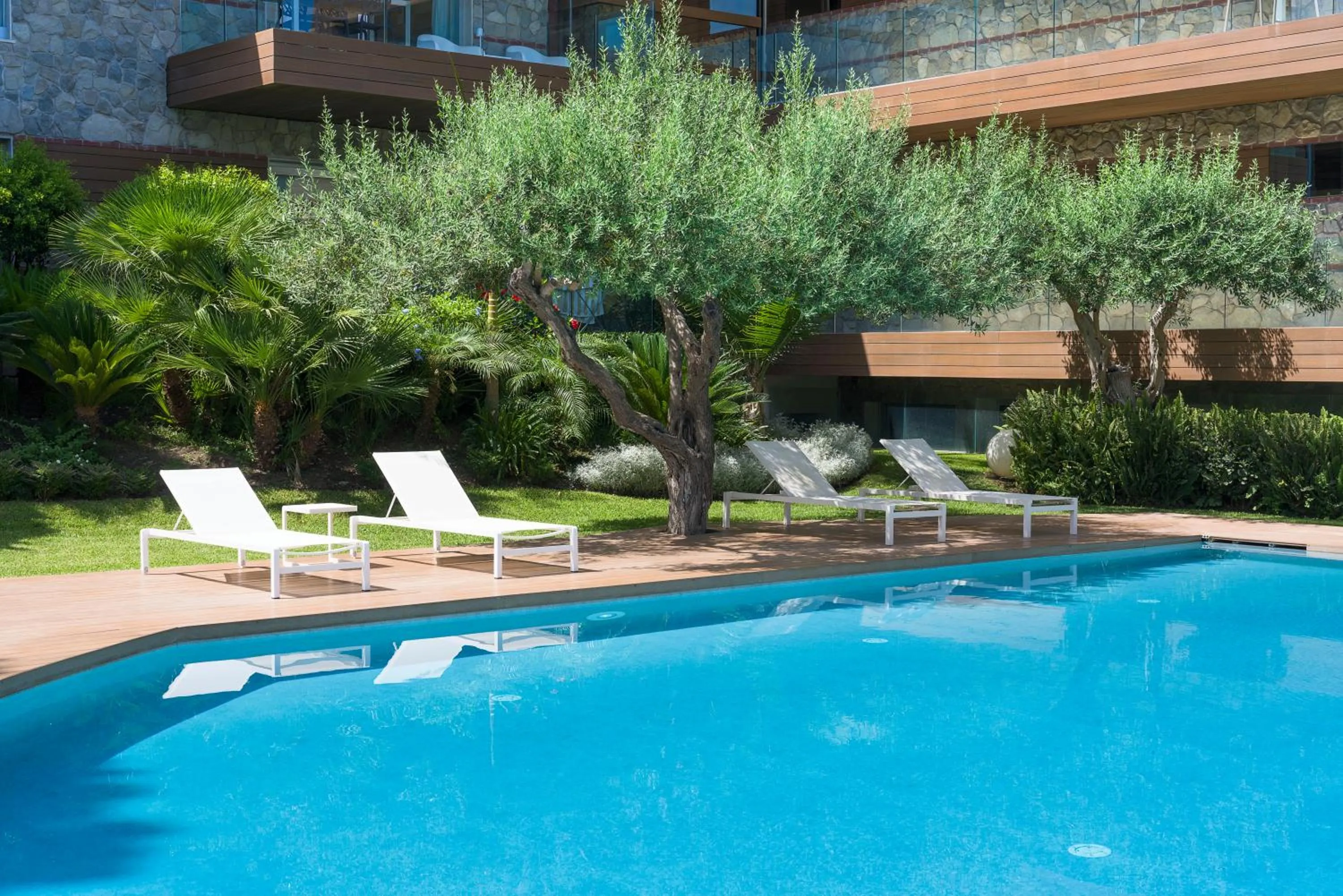 Spring in Isola Bella Infinity Suites