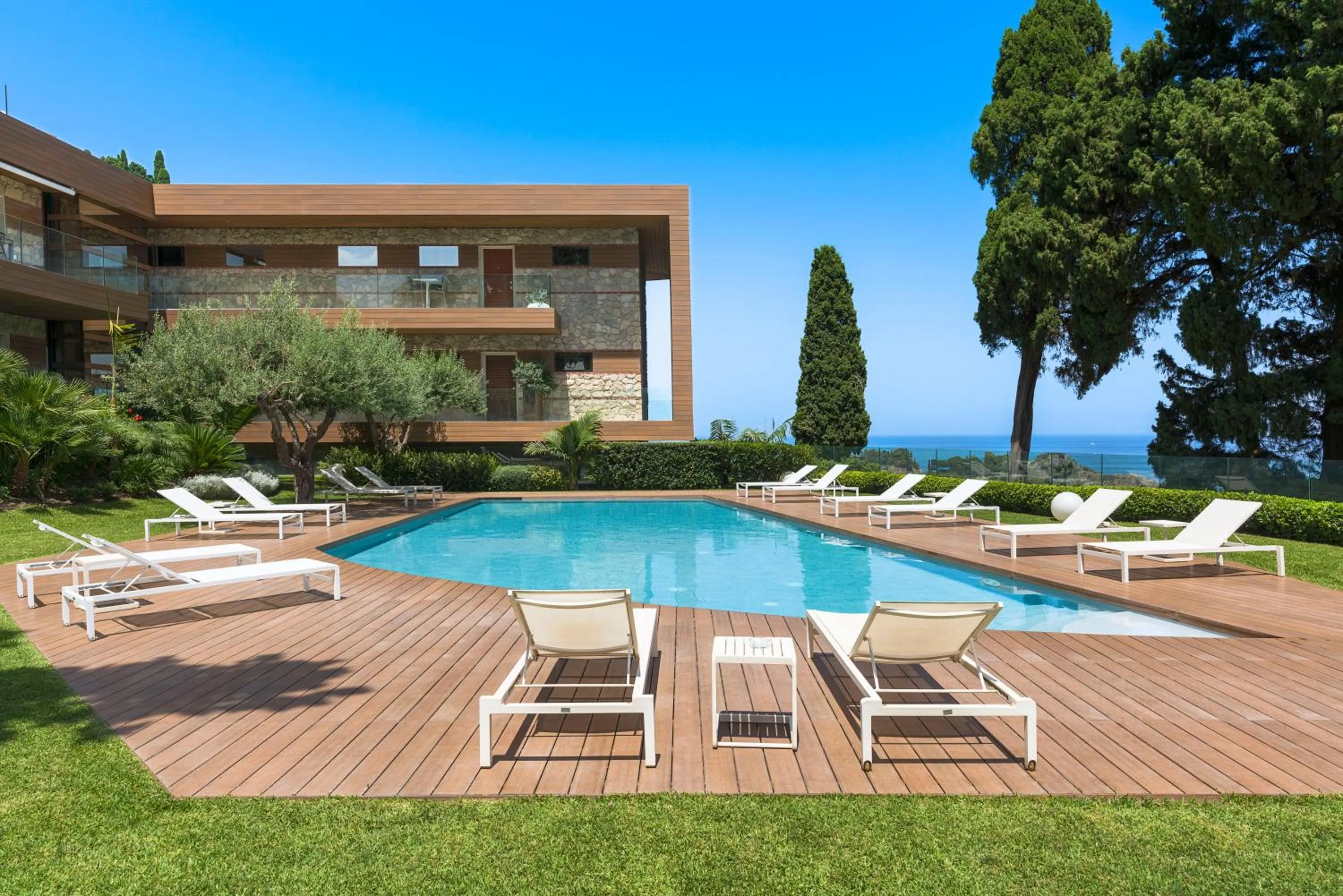 Spring in Isola Bella Infinity Suites