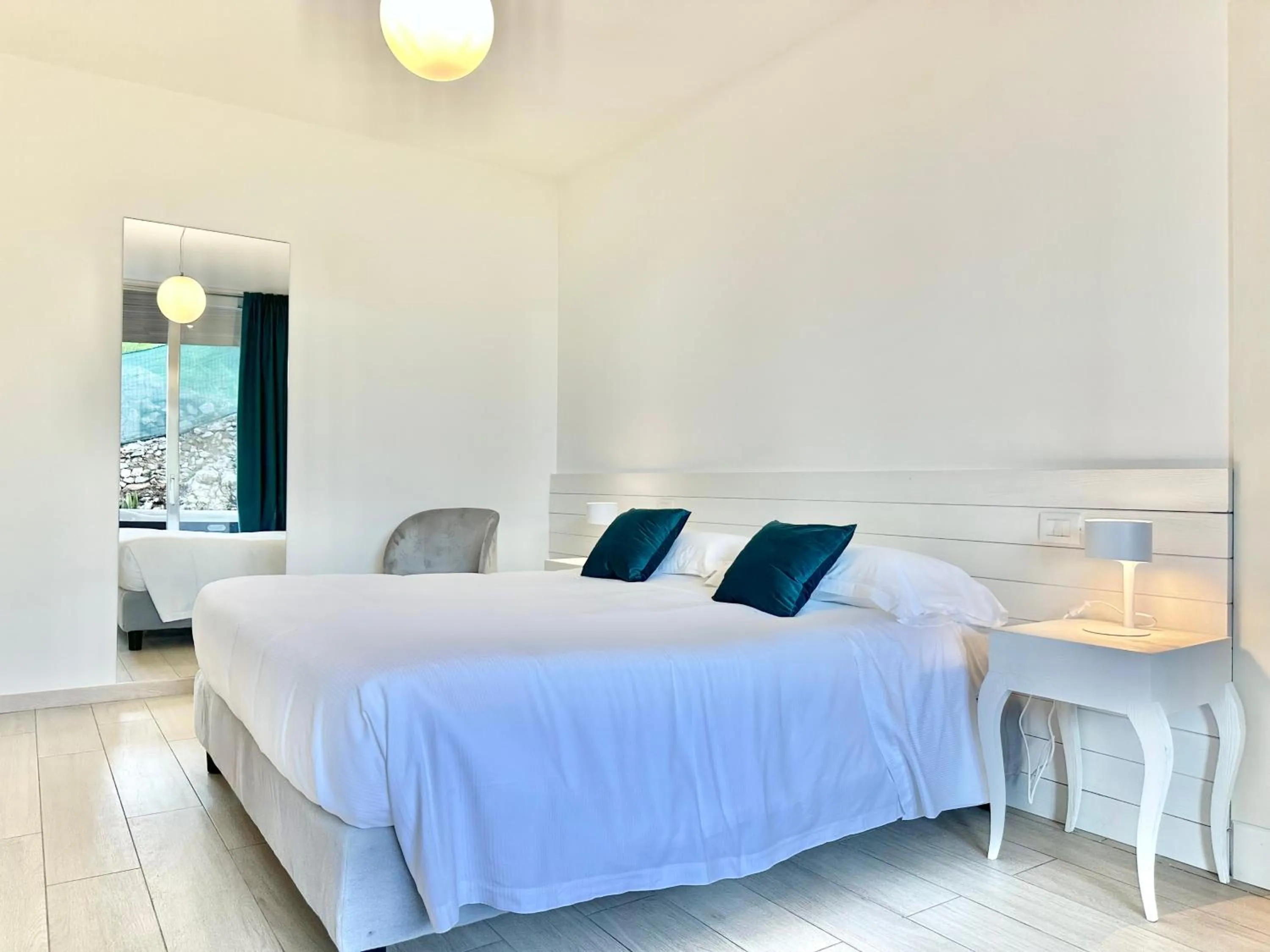 Bed in Isola Bella Infinity Suites