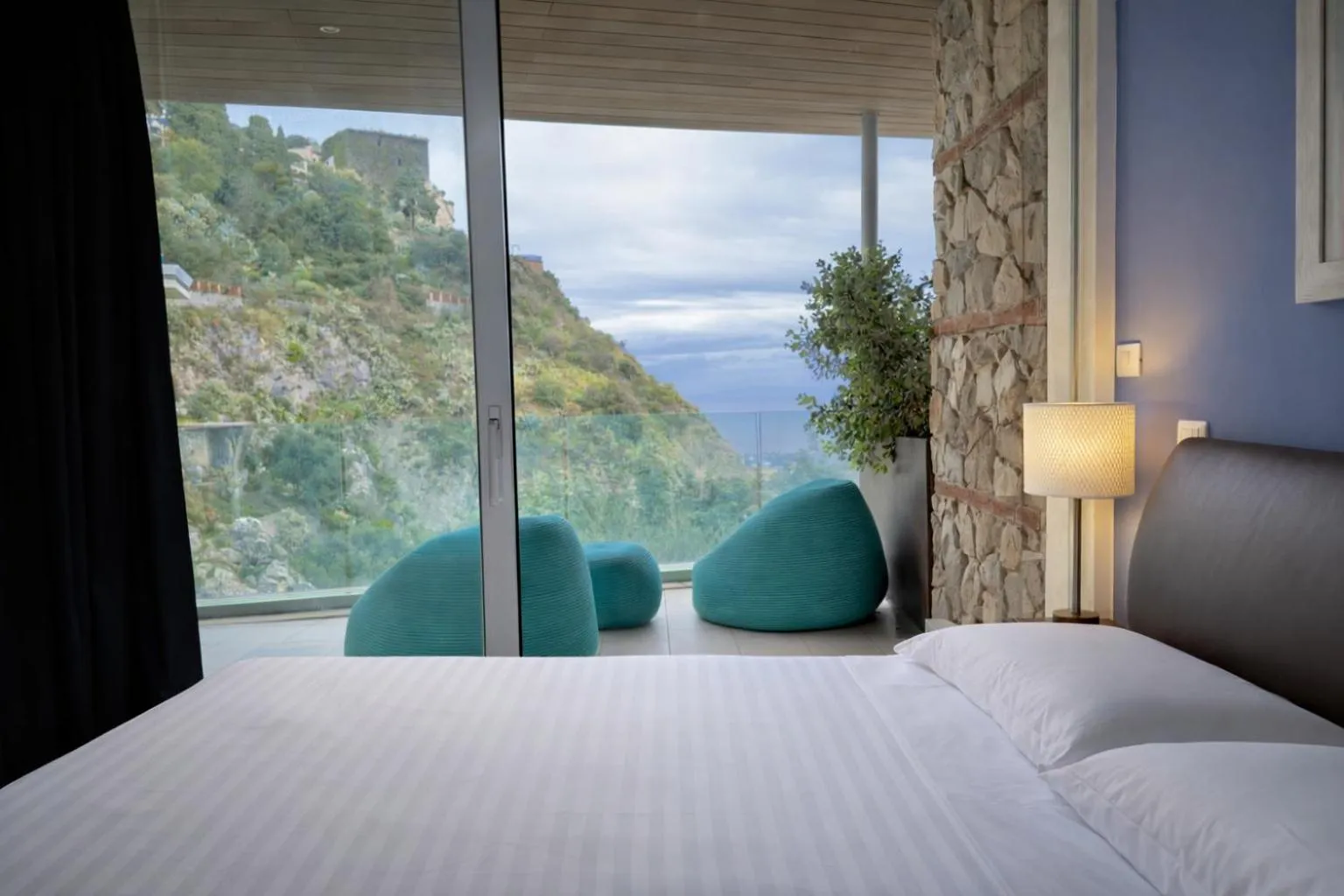 Bed in Isola Bella Infinity Suites