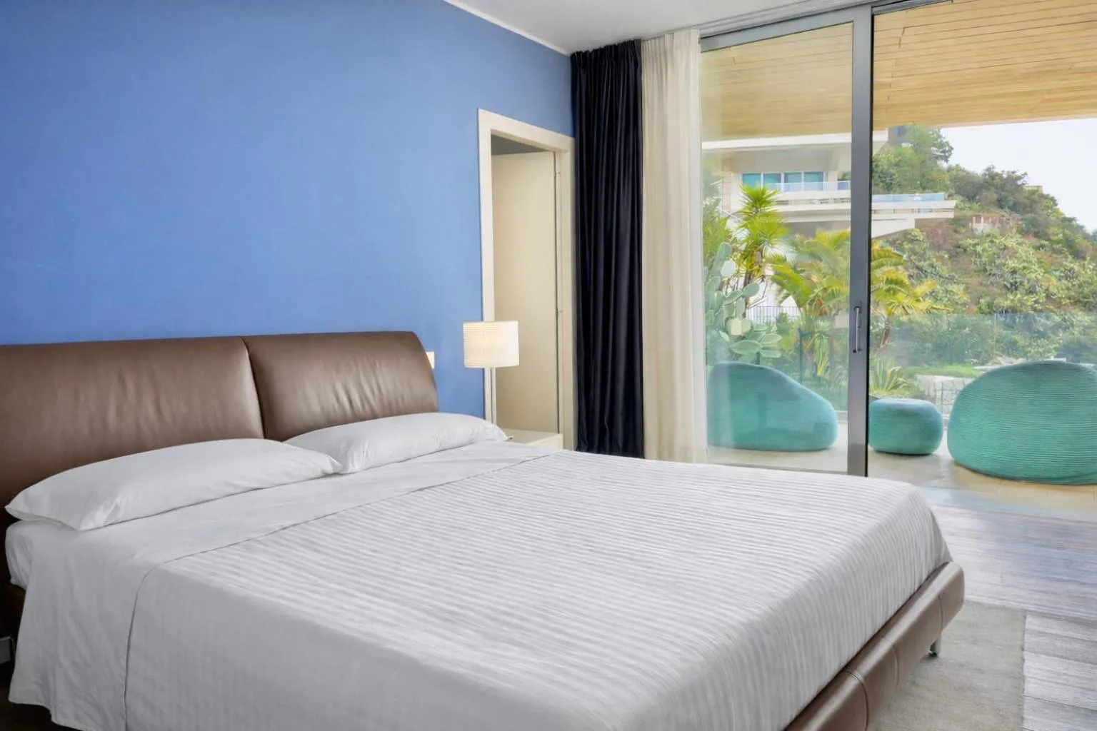 Bed in Isola Bella Infinity Suites