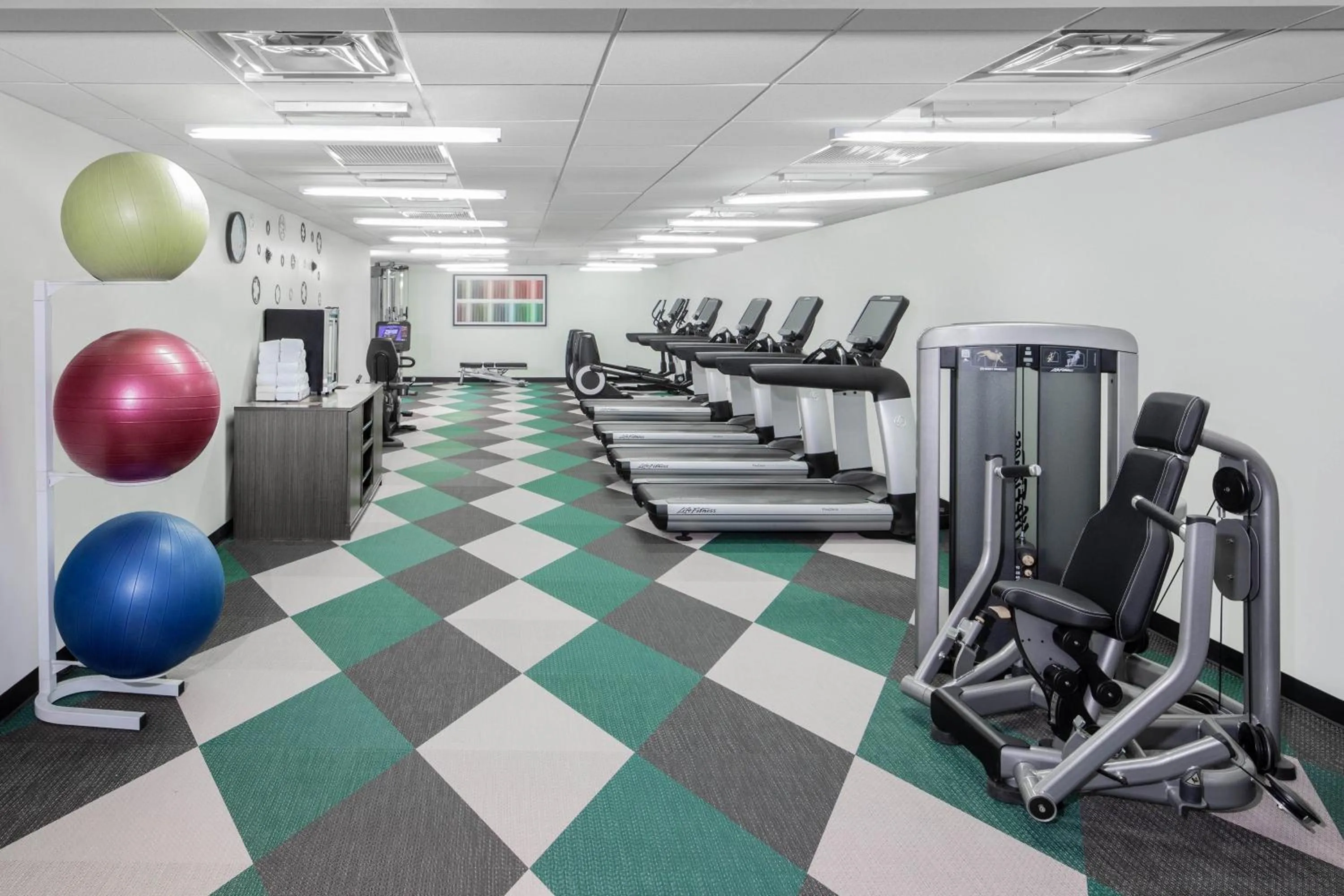 Fitness centre/facilities in Element Times Square West