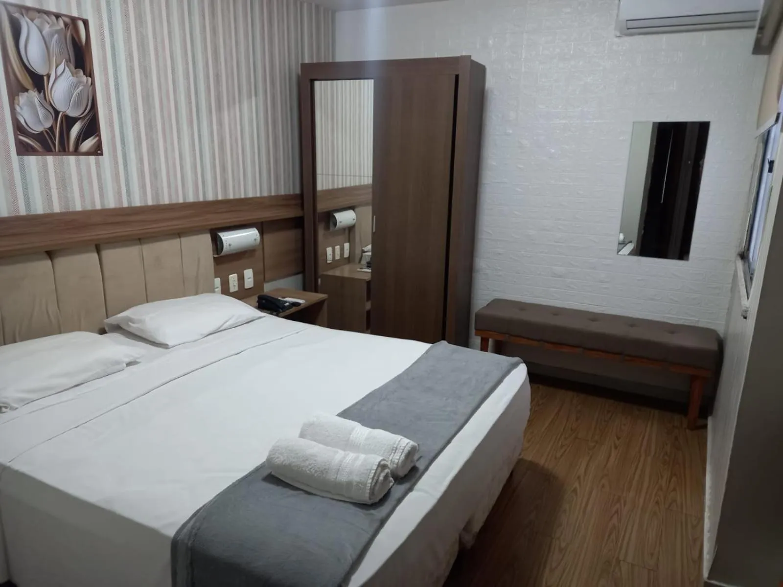 Photo of the whole room, Bed in Hotel do Largo Manaus