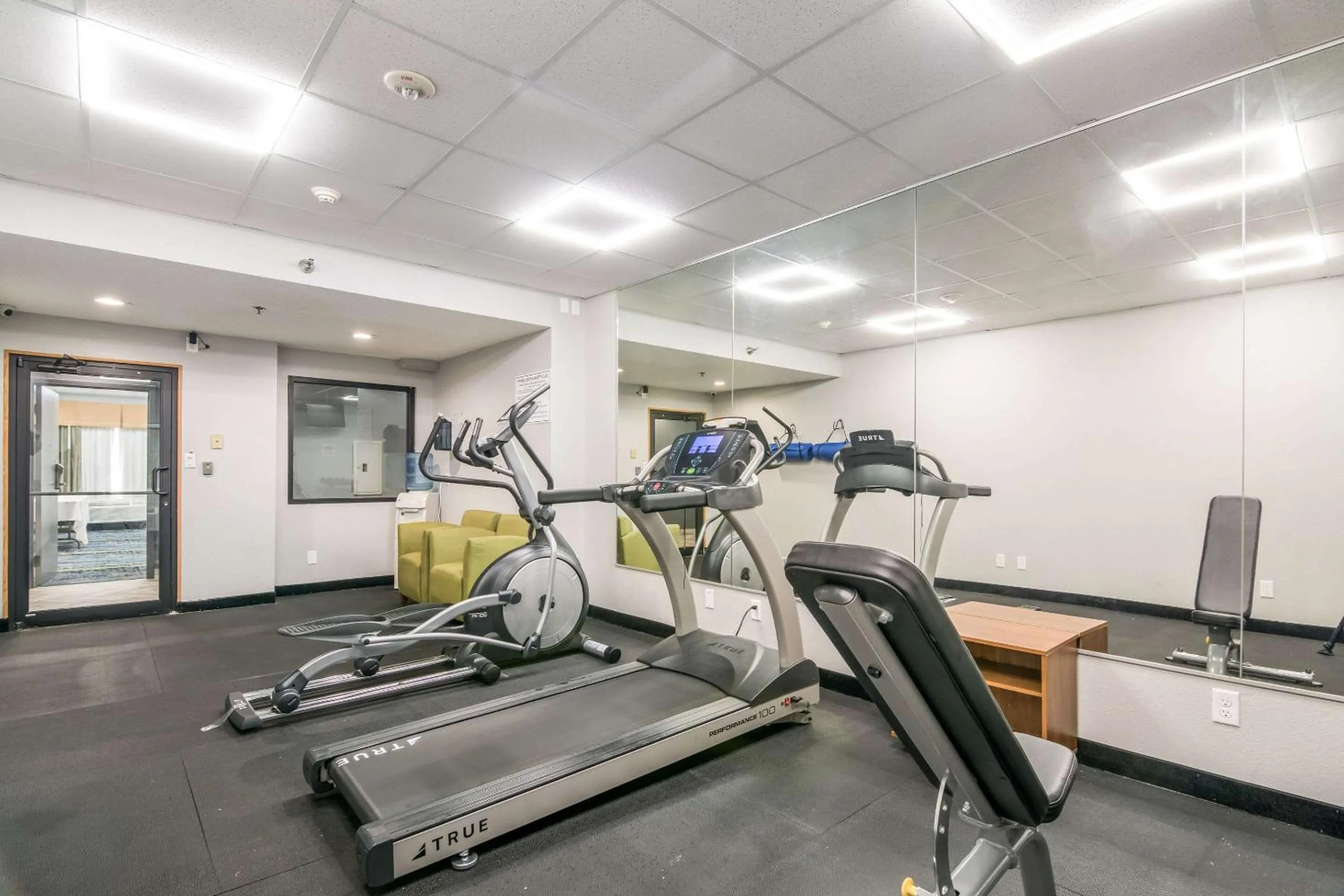 Fitness centre/facilities in Quality Inn