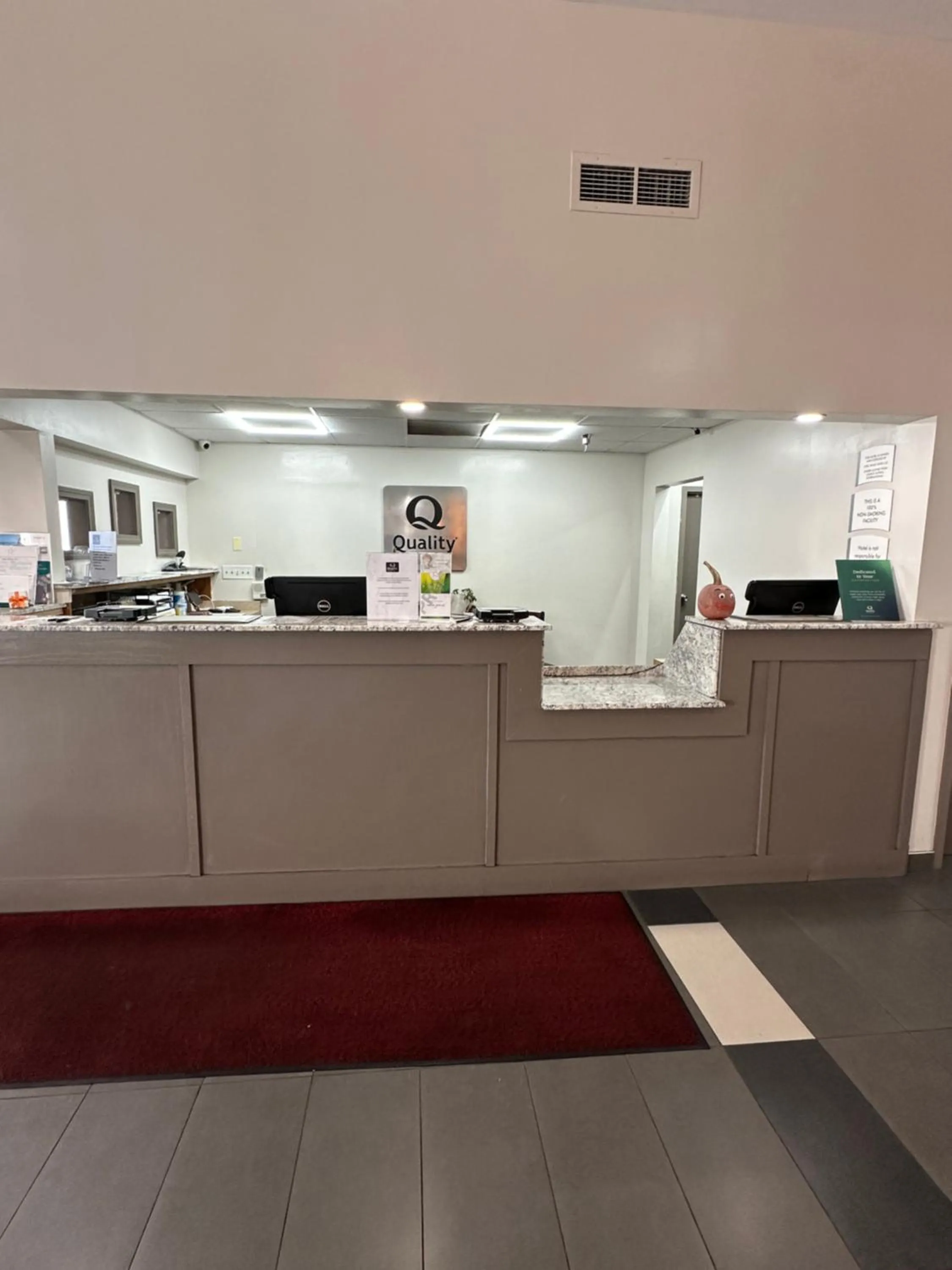 Lobby or reception in Quality Inn