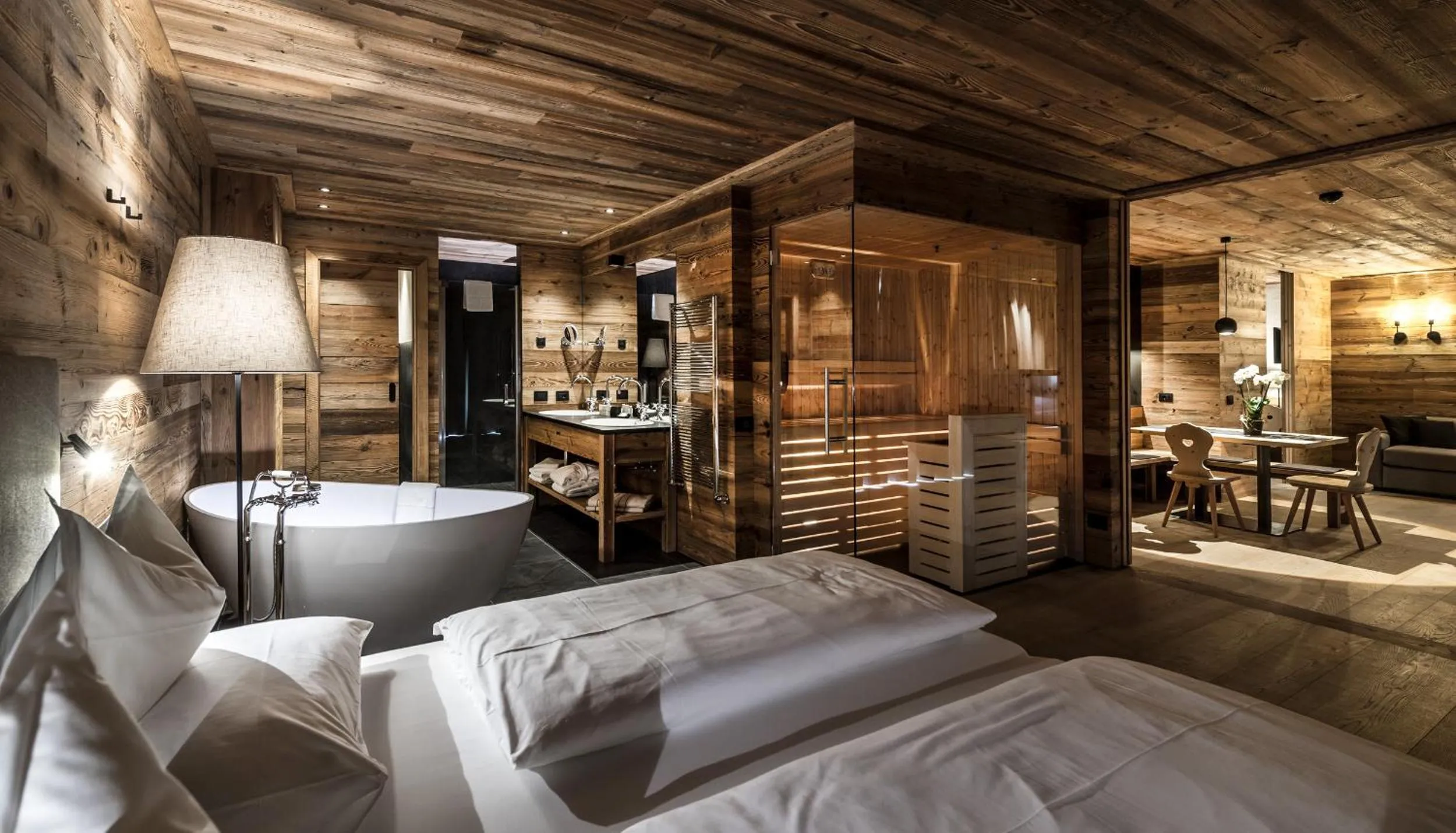 Shower, Bed in Chalet Cogolara