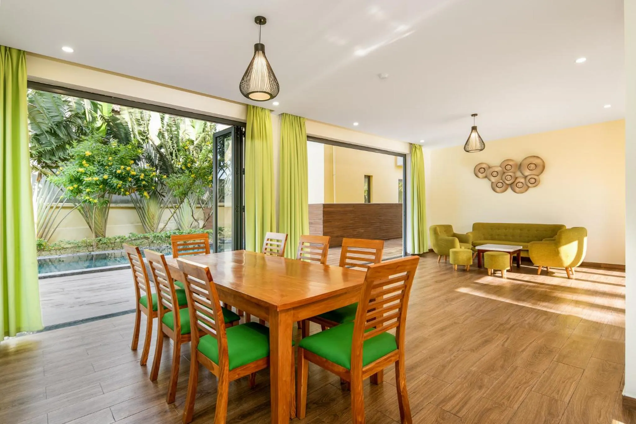 Restaurant/places to eat in Hoa Co Villa - Garden & Poolview