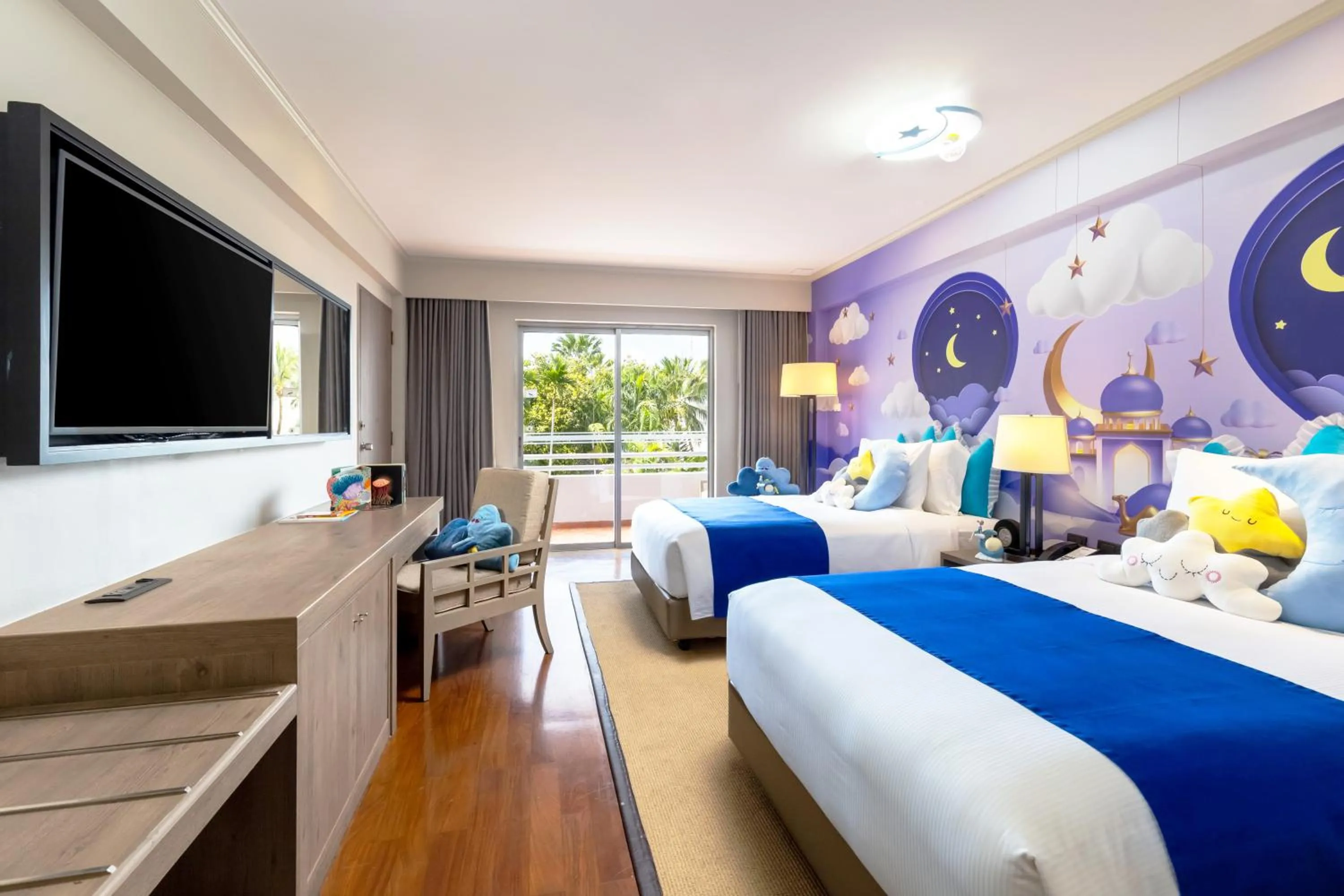 Garden view, Bed in Avani Pattaya Resort