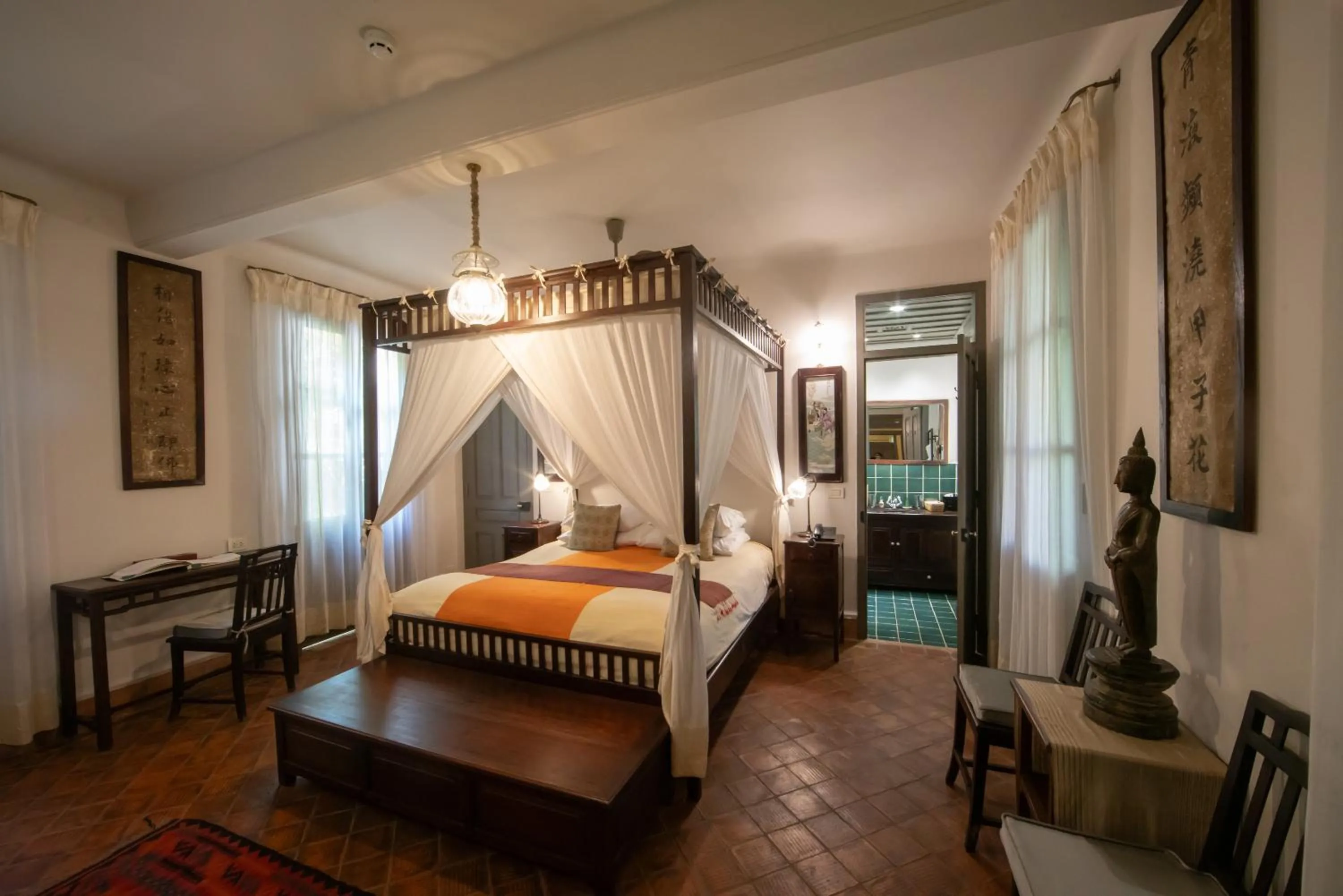 Bed in Satri House Hotel