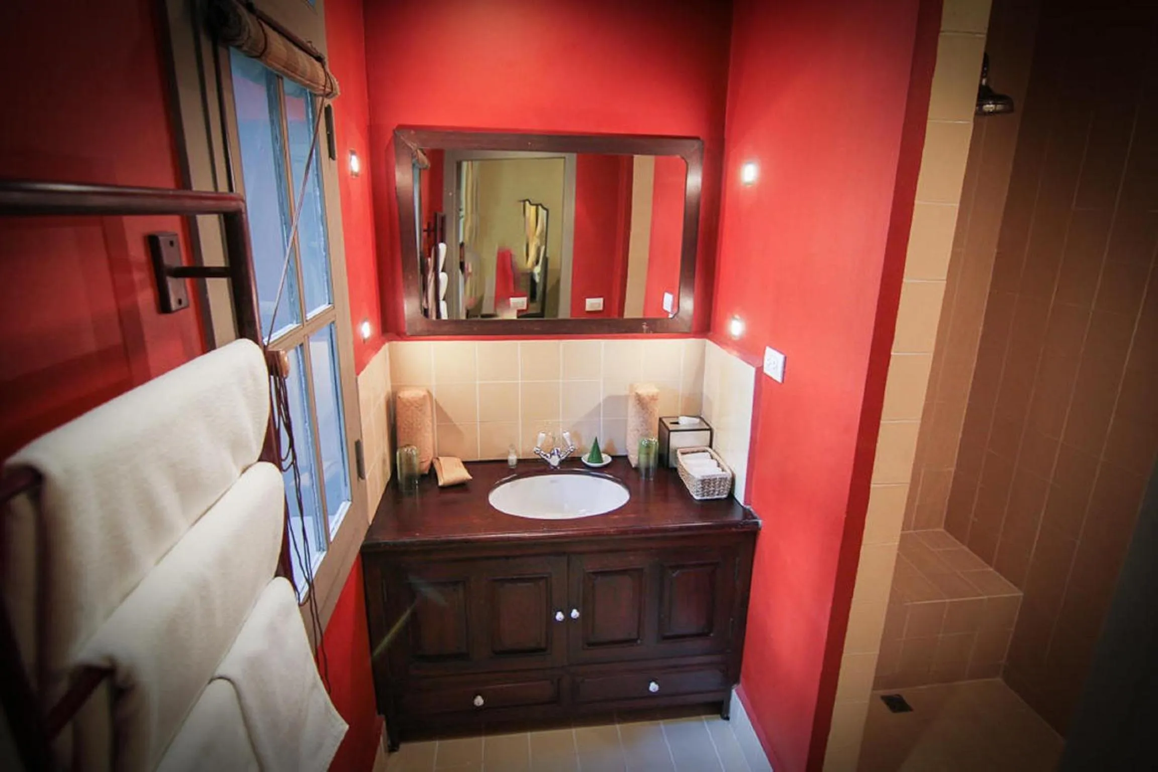 Bathroom in Satri House Hotel