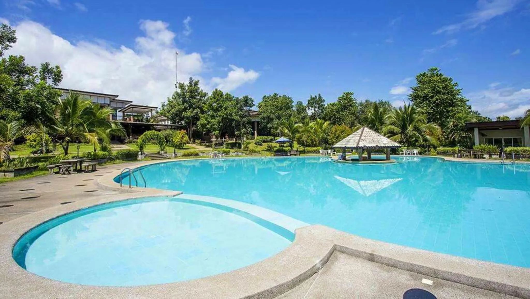 Swimming pool in Nakakiri Resort & Spa