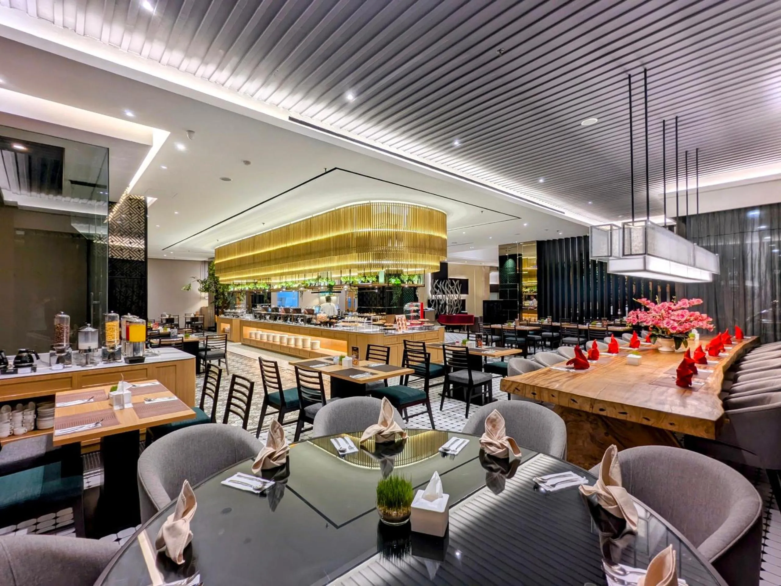 Restaurant/places to eat in Grand Zuri Cikarang Jababeka