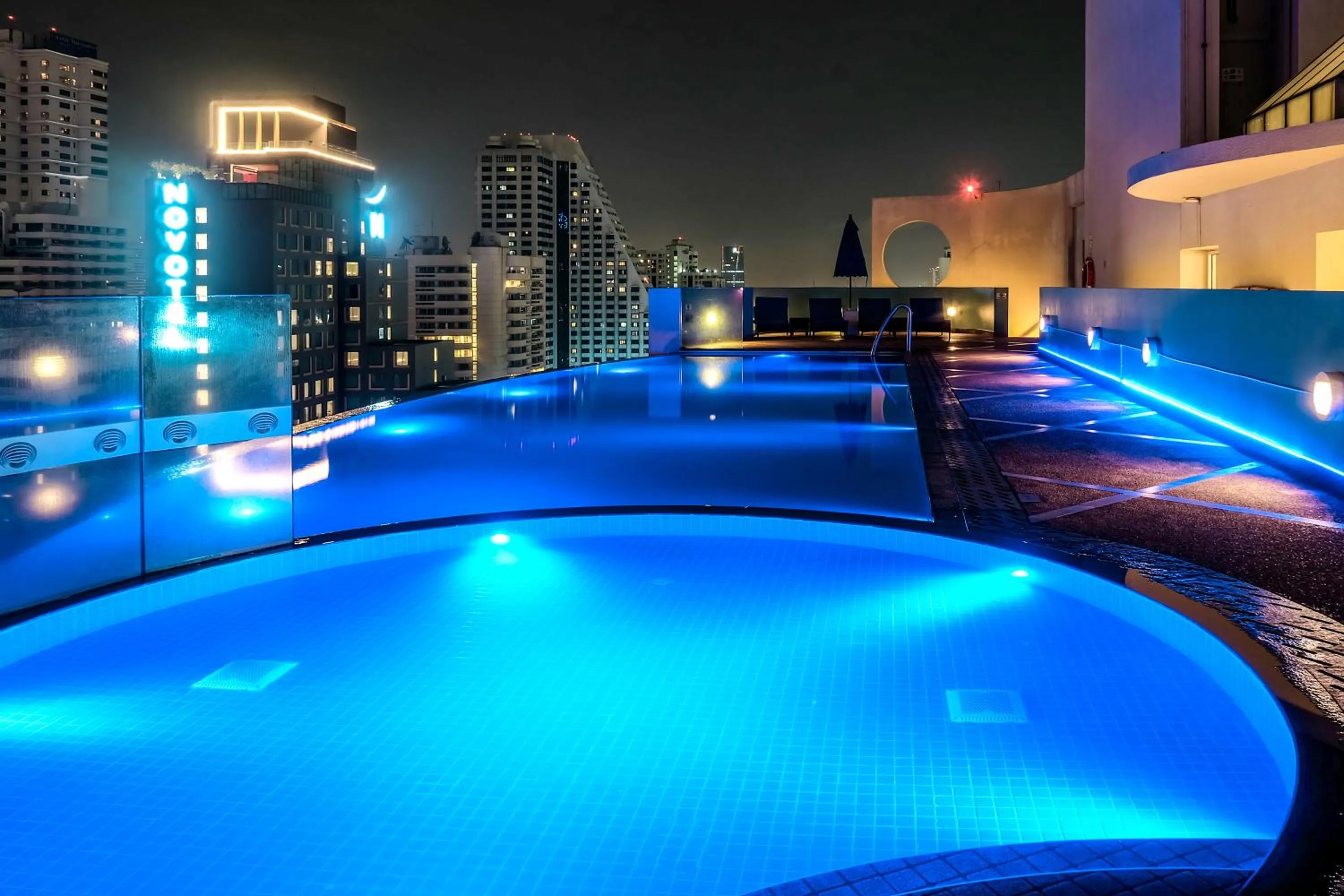 Swimming pool in Shama Sukhumvit Bangkok