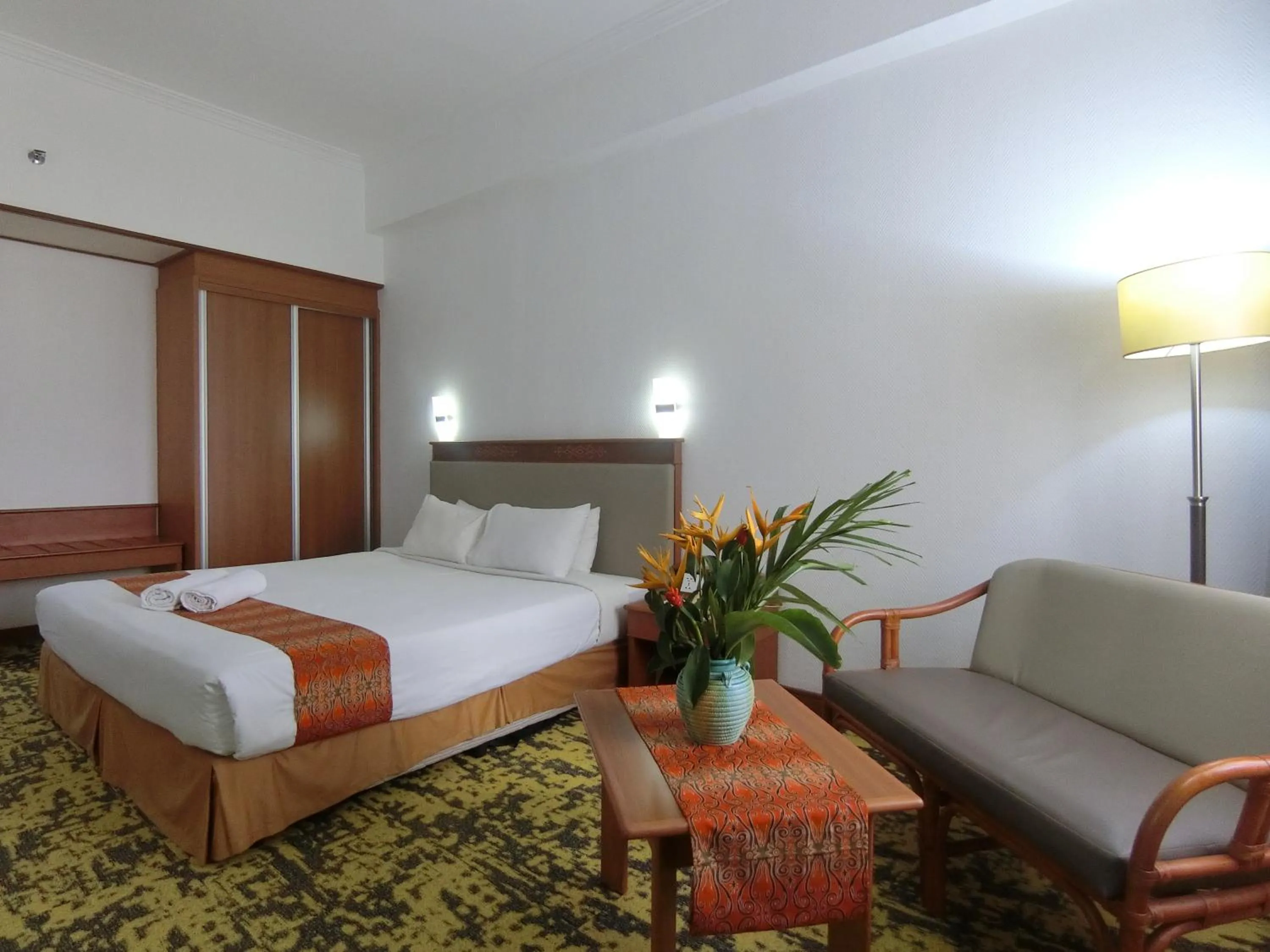 Bedroom, Bed in Hotel Grand Continental Kuching