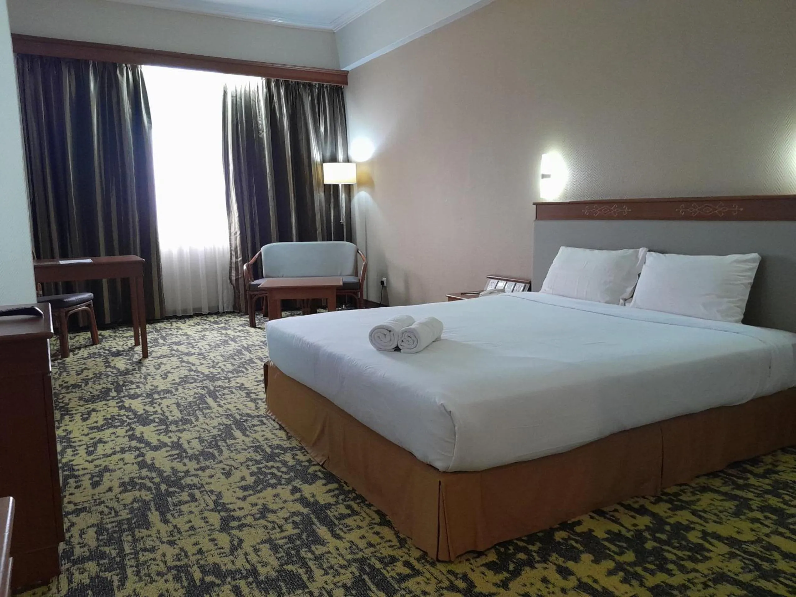 Property building, Bed in Hotel Grand Continental Kuching