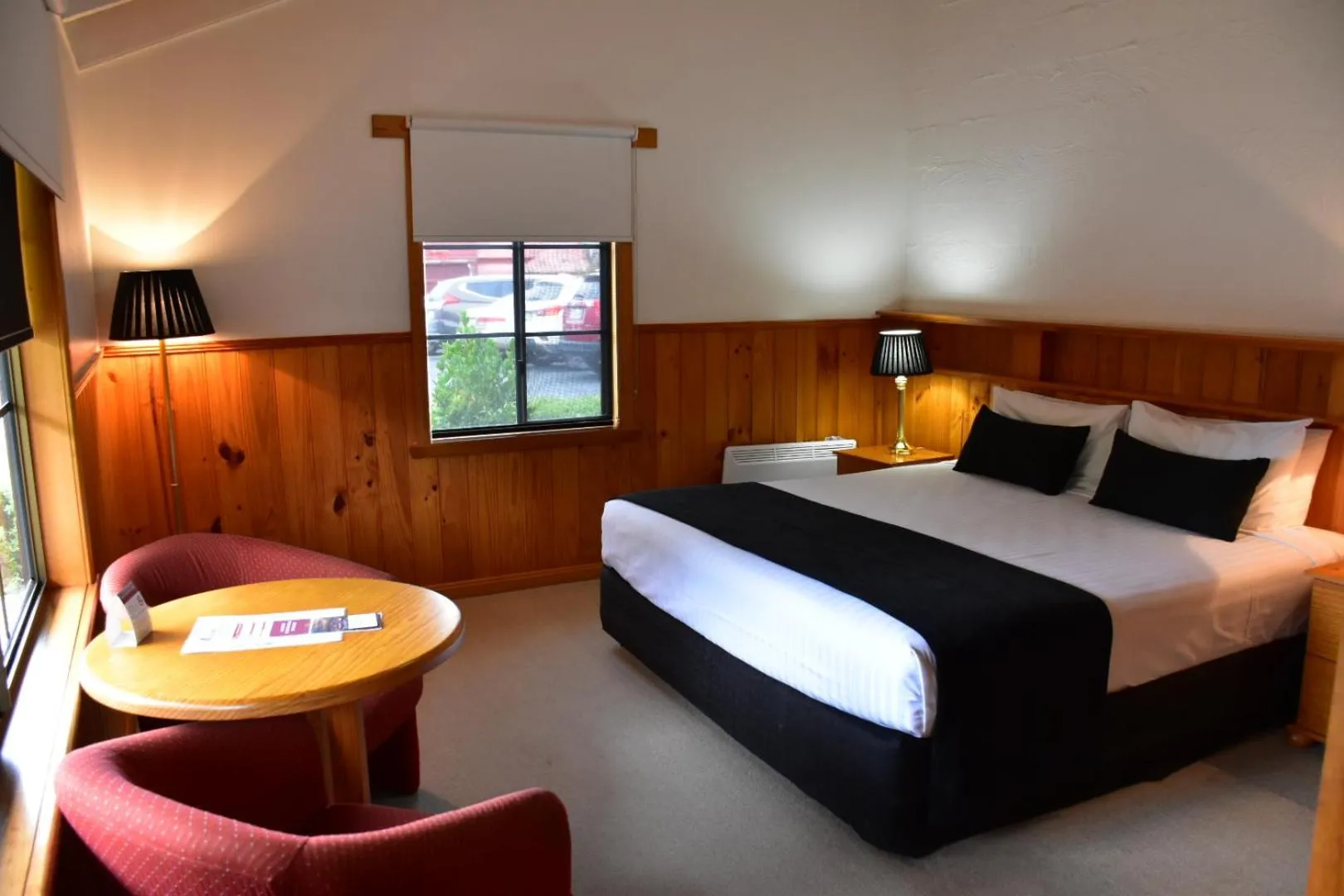 Photo of the whole room, Bed in Tall Timbers Tasmania