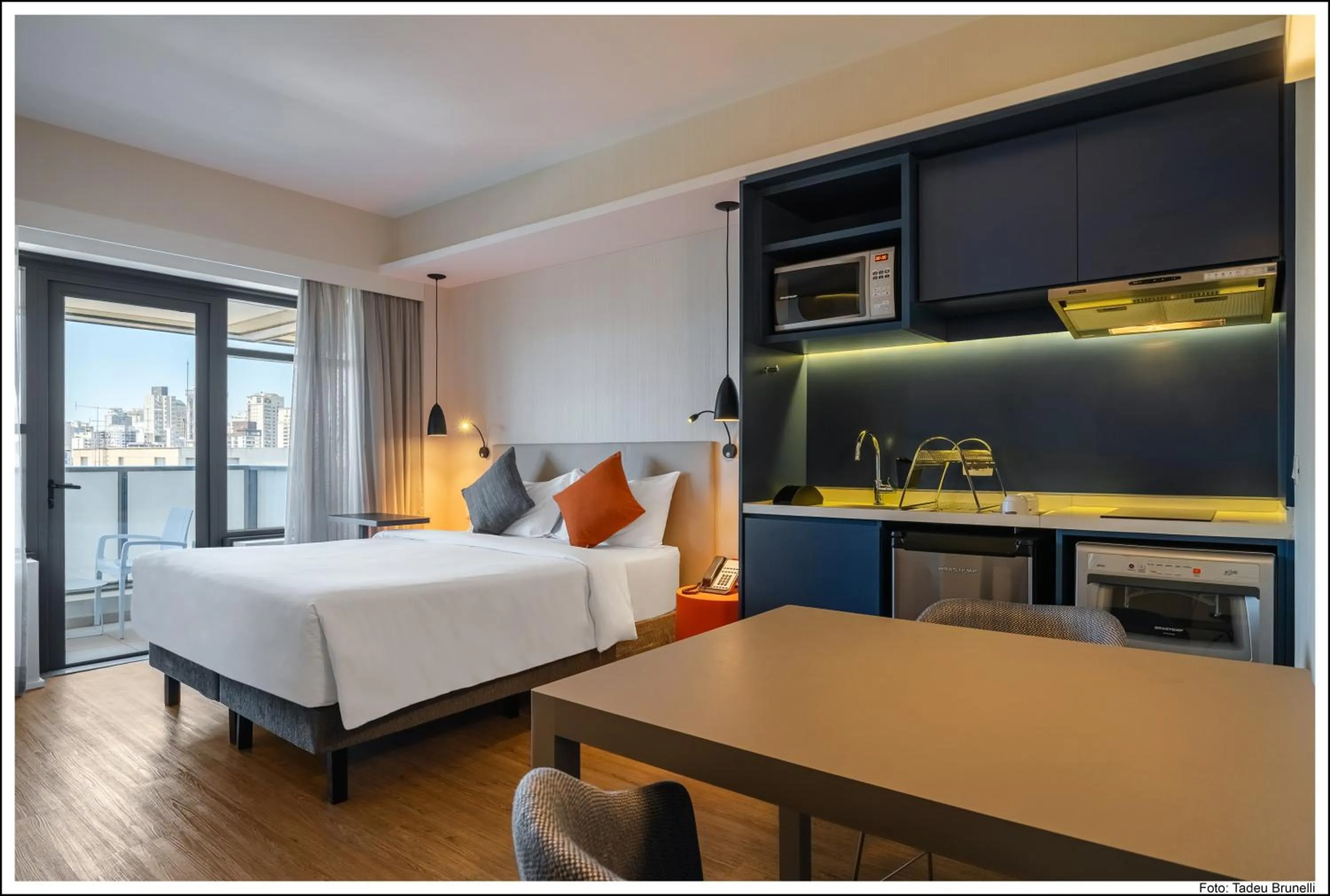 Balcony/Terrace, Bed in Mercure Sao Paulo Barra Funda