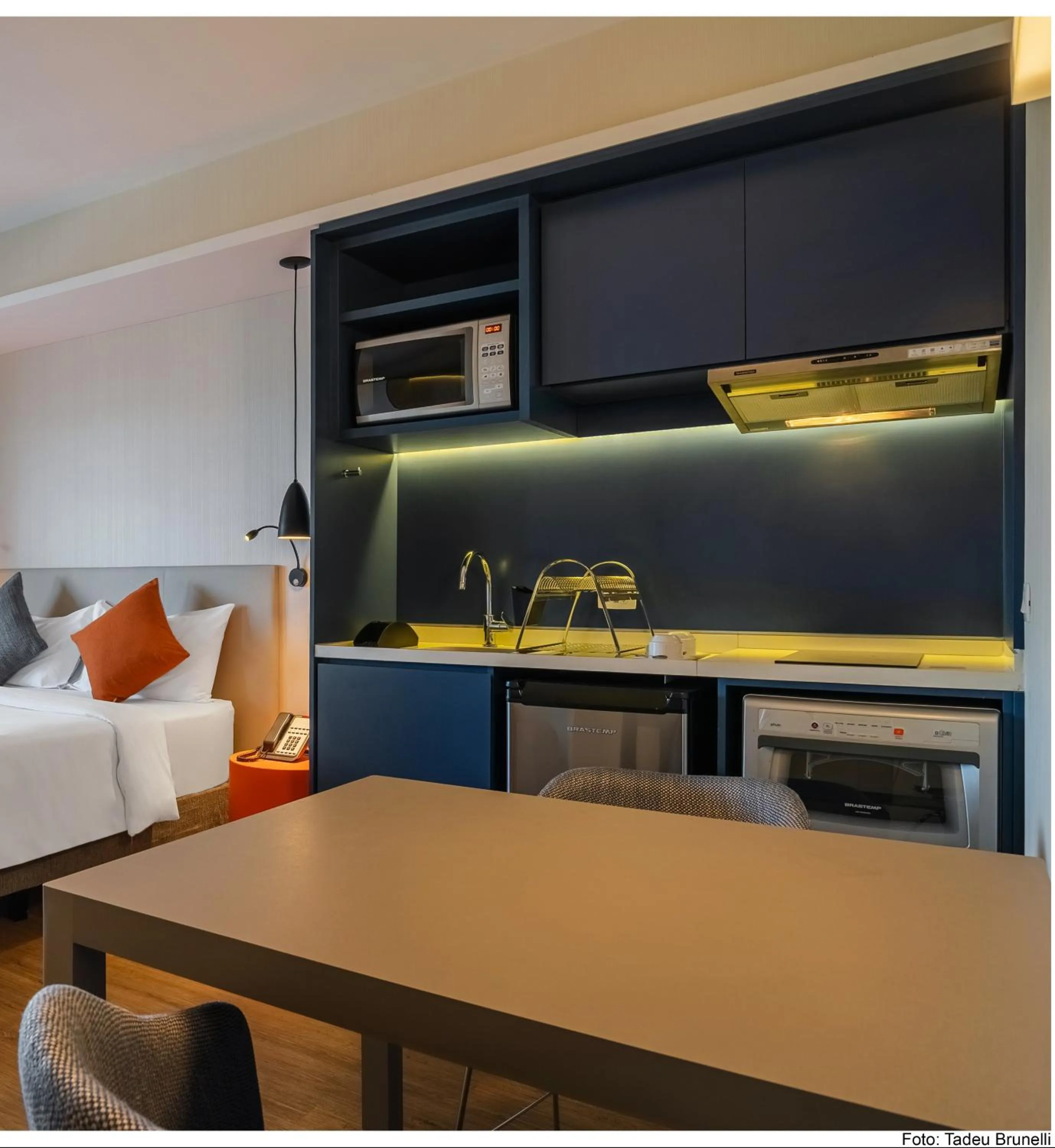 Kitchen or kitchenette, Bed in Mercure Sao Paulo Barra Funda