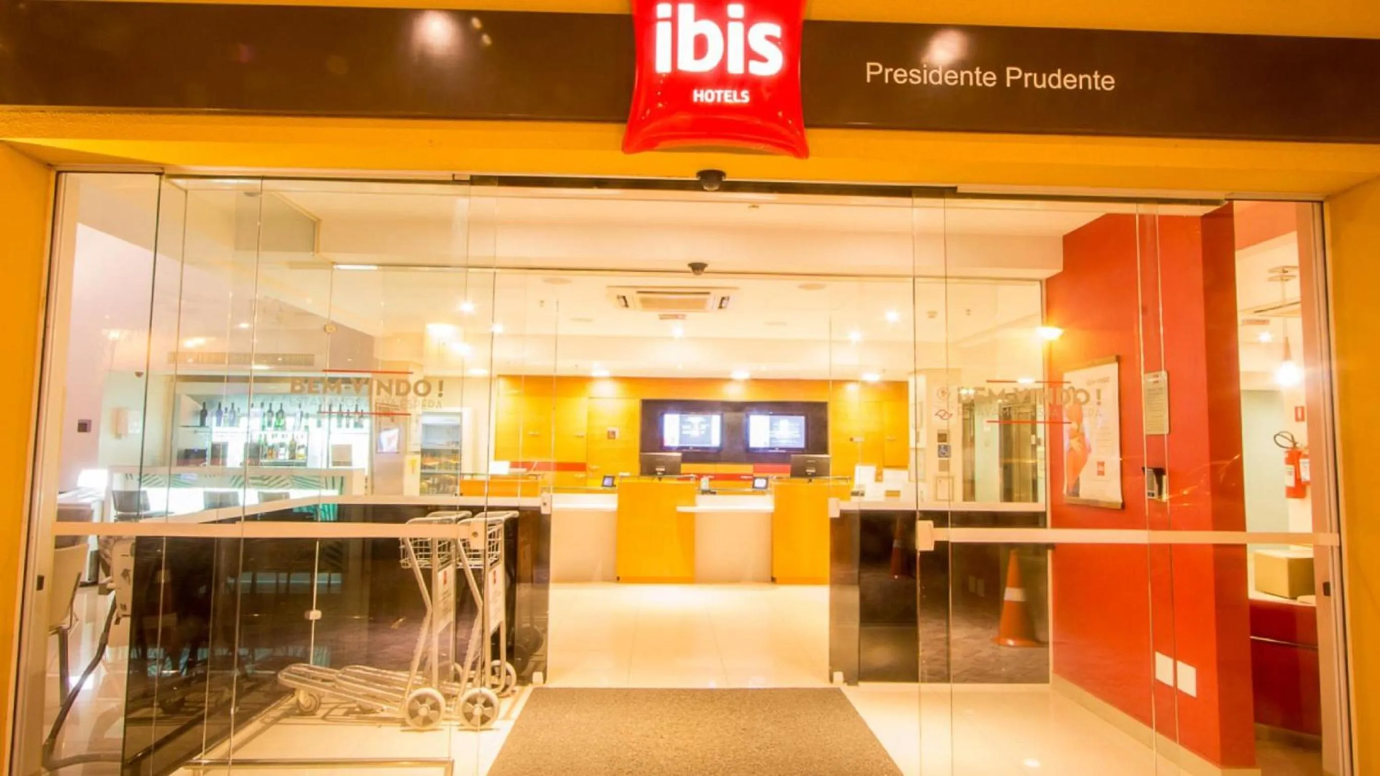 Facade/entrance in ibis Presidente Prudente Manoel Goulart