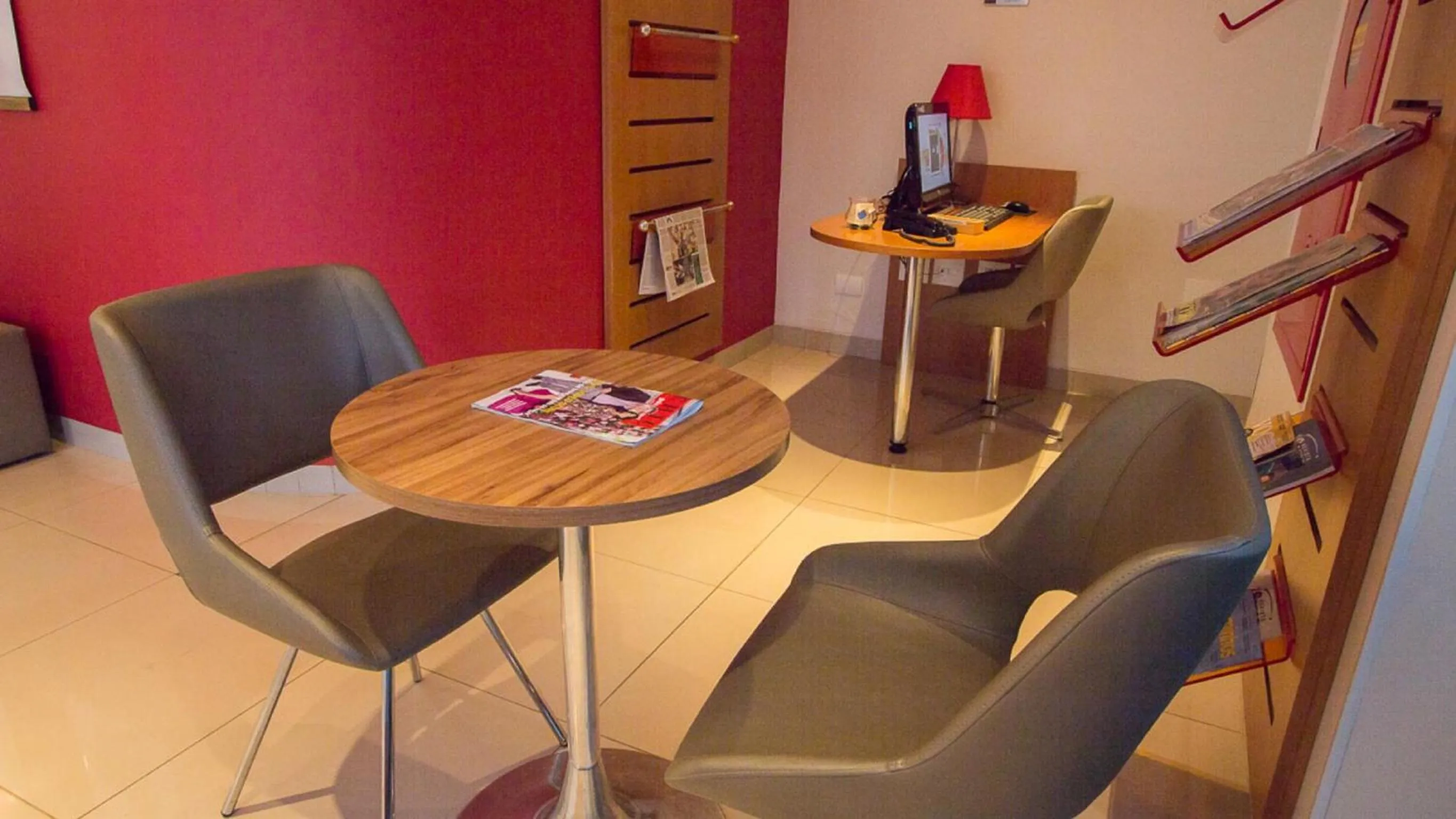 Seating area in ibis Presidente Prudente Manoel Goulart