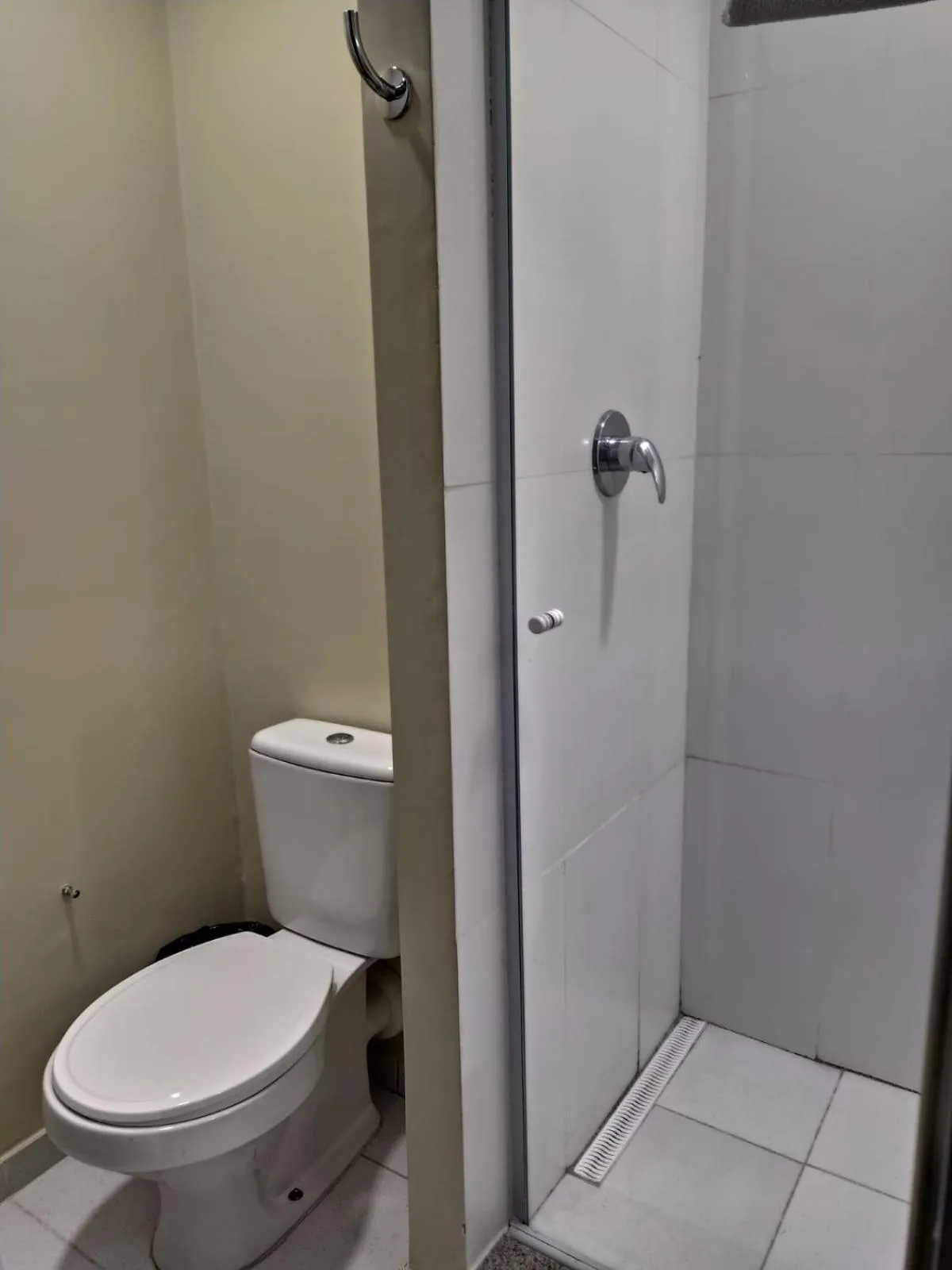 Bathroom in ibis budget Manhuaçu