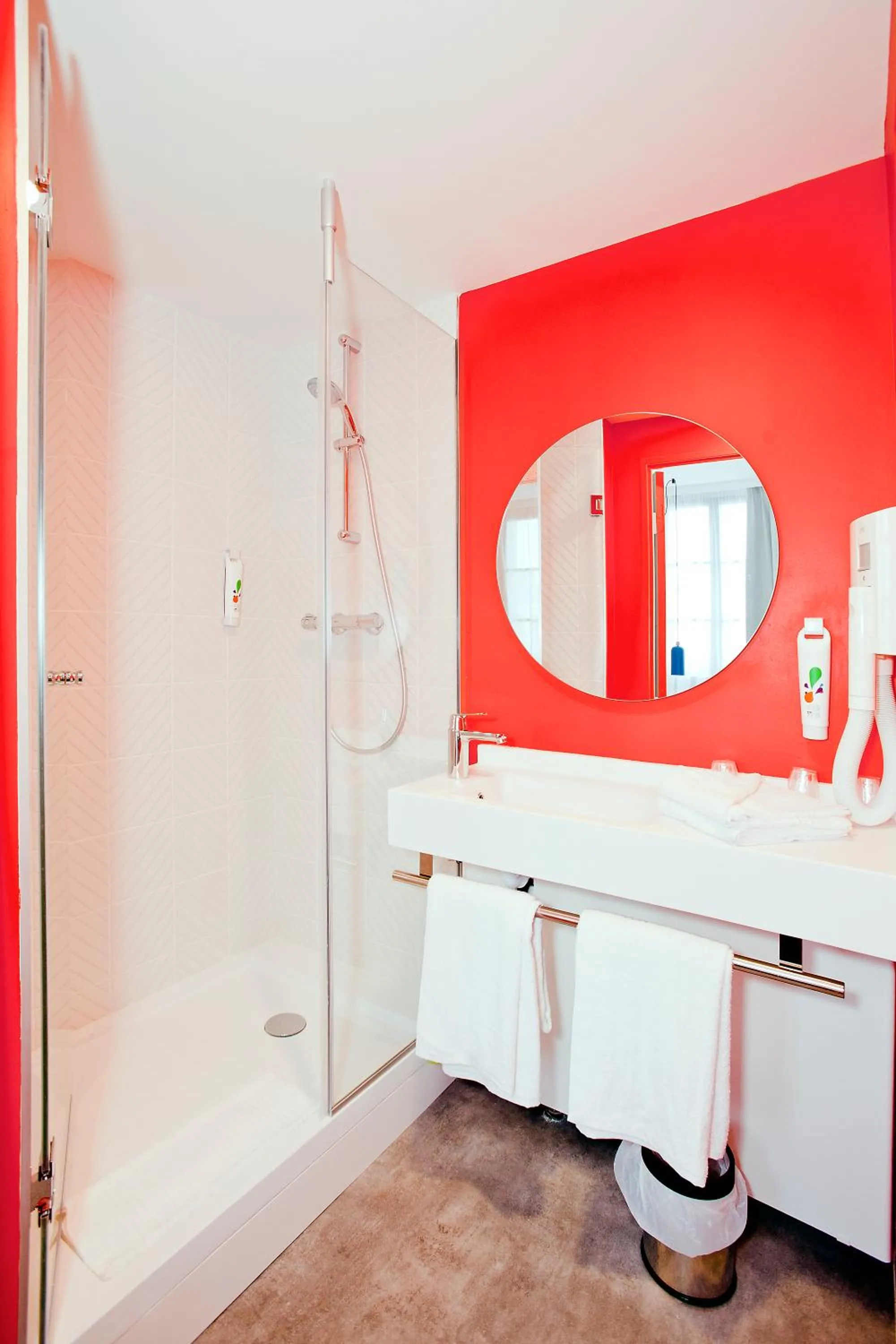 Bathroom in ibis Styles Chalons en Champagne Centre