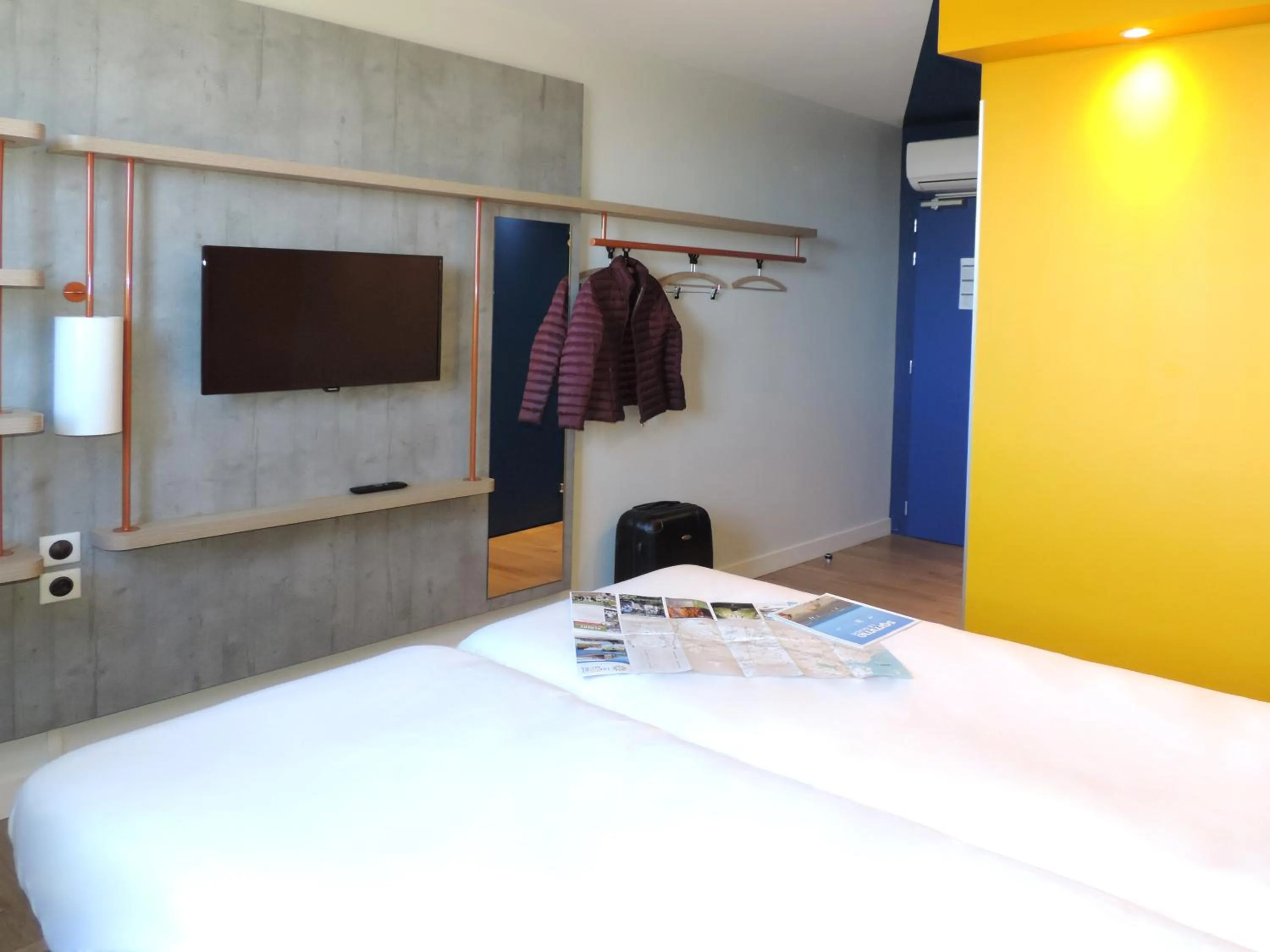 TV and multimedia, Bed in Ibis Budget Amiens Centre Gare