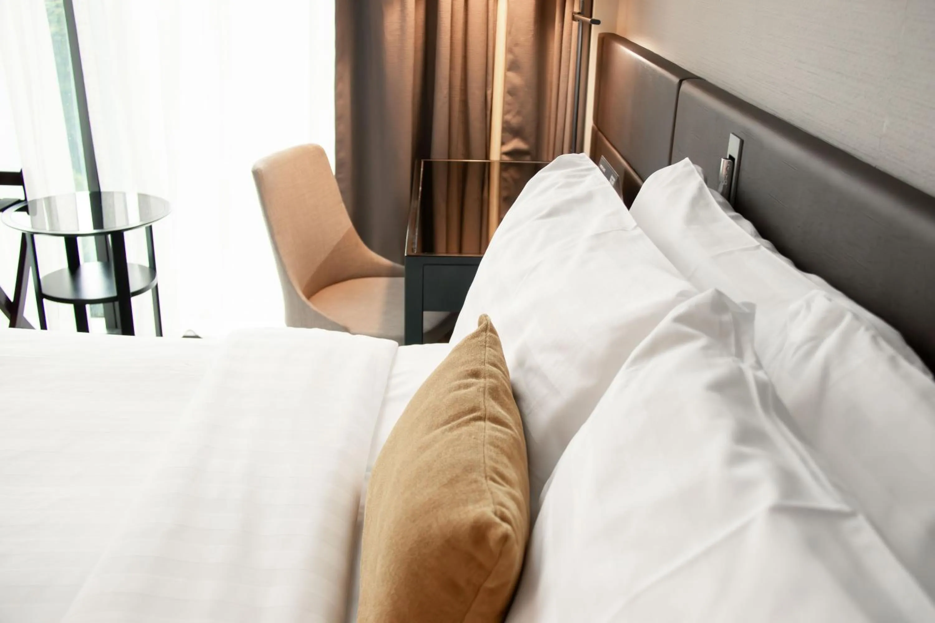 Bed in Mercure Singapore On Stevens