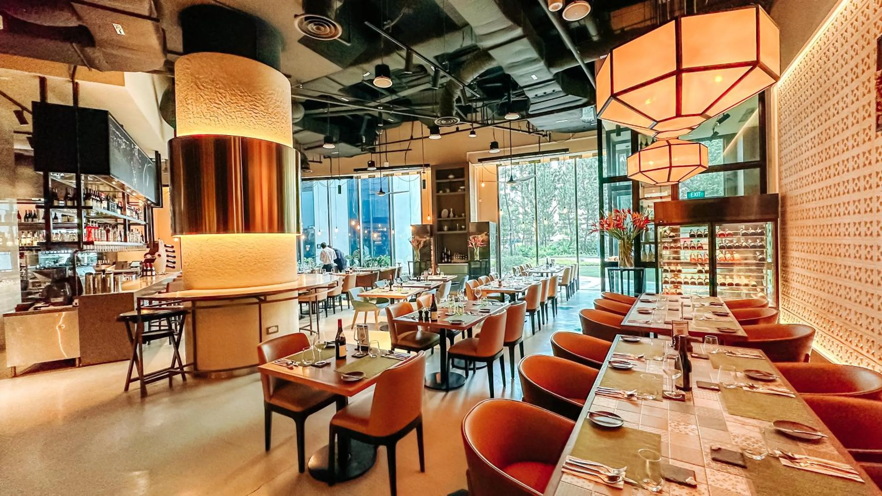 Restaurant/places to eat in Mercure Singapore On Stevens